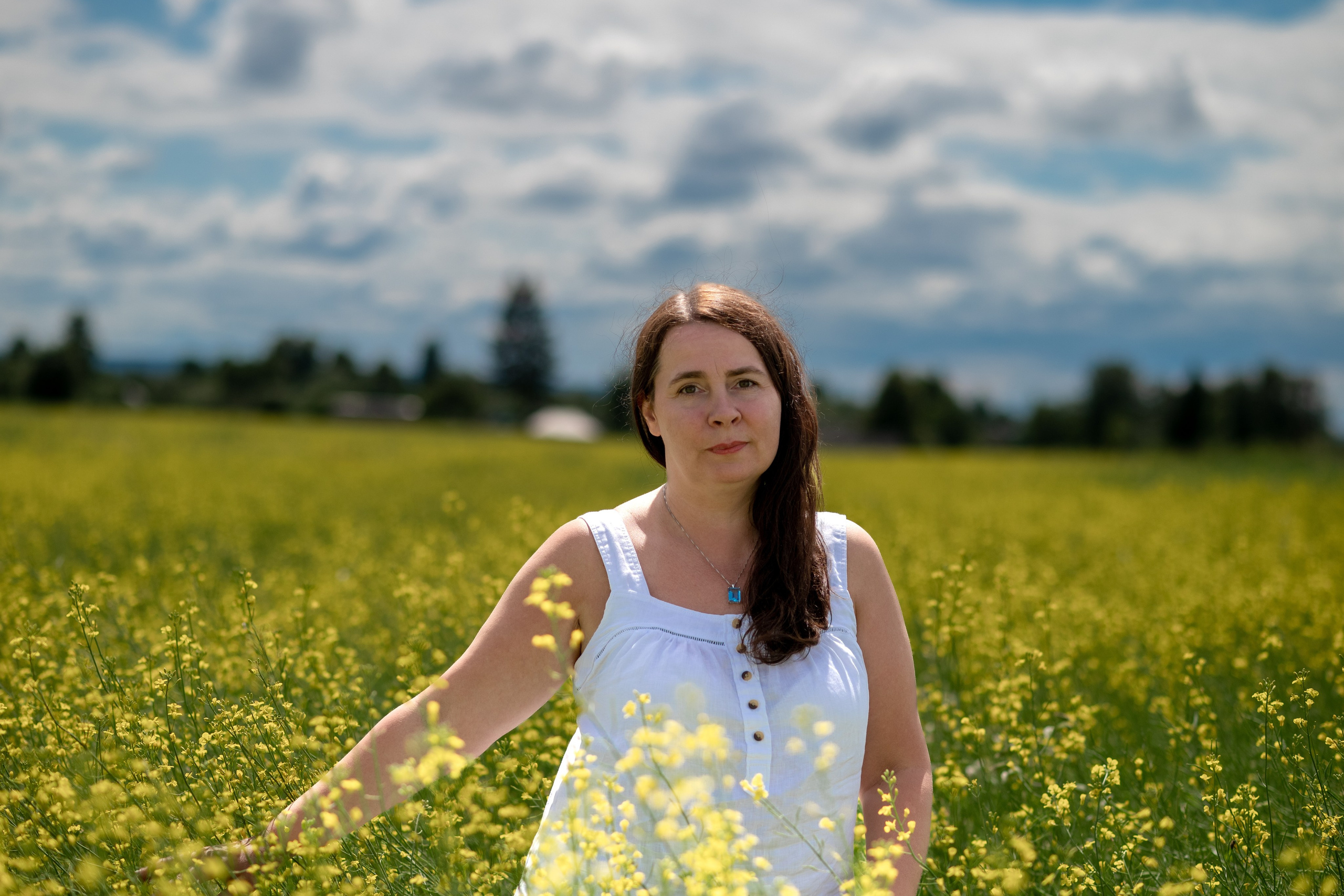 Катя и Оксана в лаванде. Профессиональный интерьерный и репортажный фотограф Минск и РБ. Максим Орлов