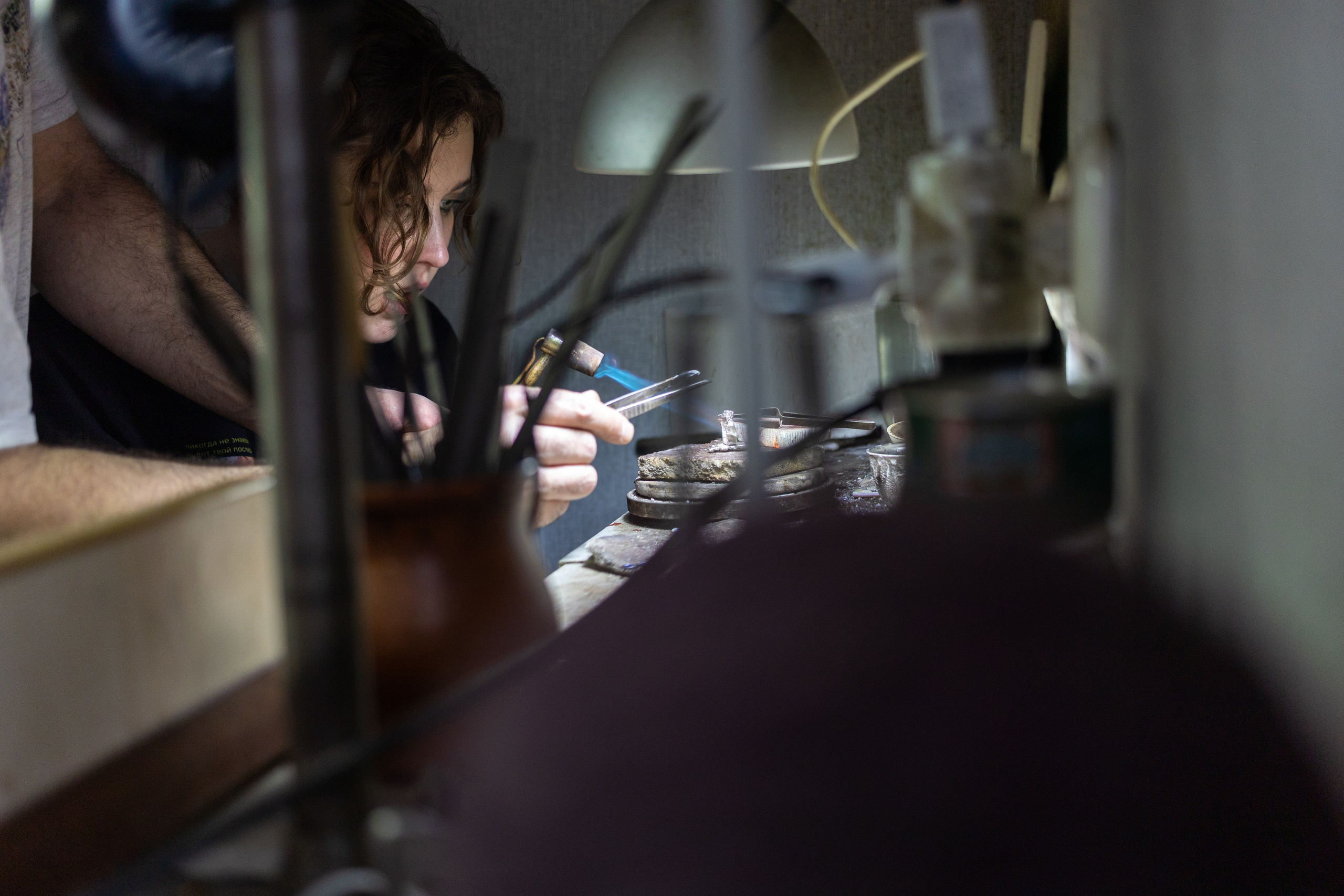 В ювелирной мастерской Артура Николаевича. Профессиональный интерьерный и репортажный фотограф Минск и РБ. Максим Орлов
