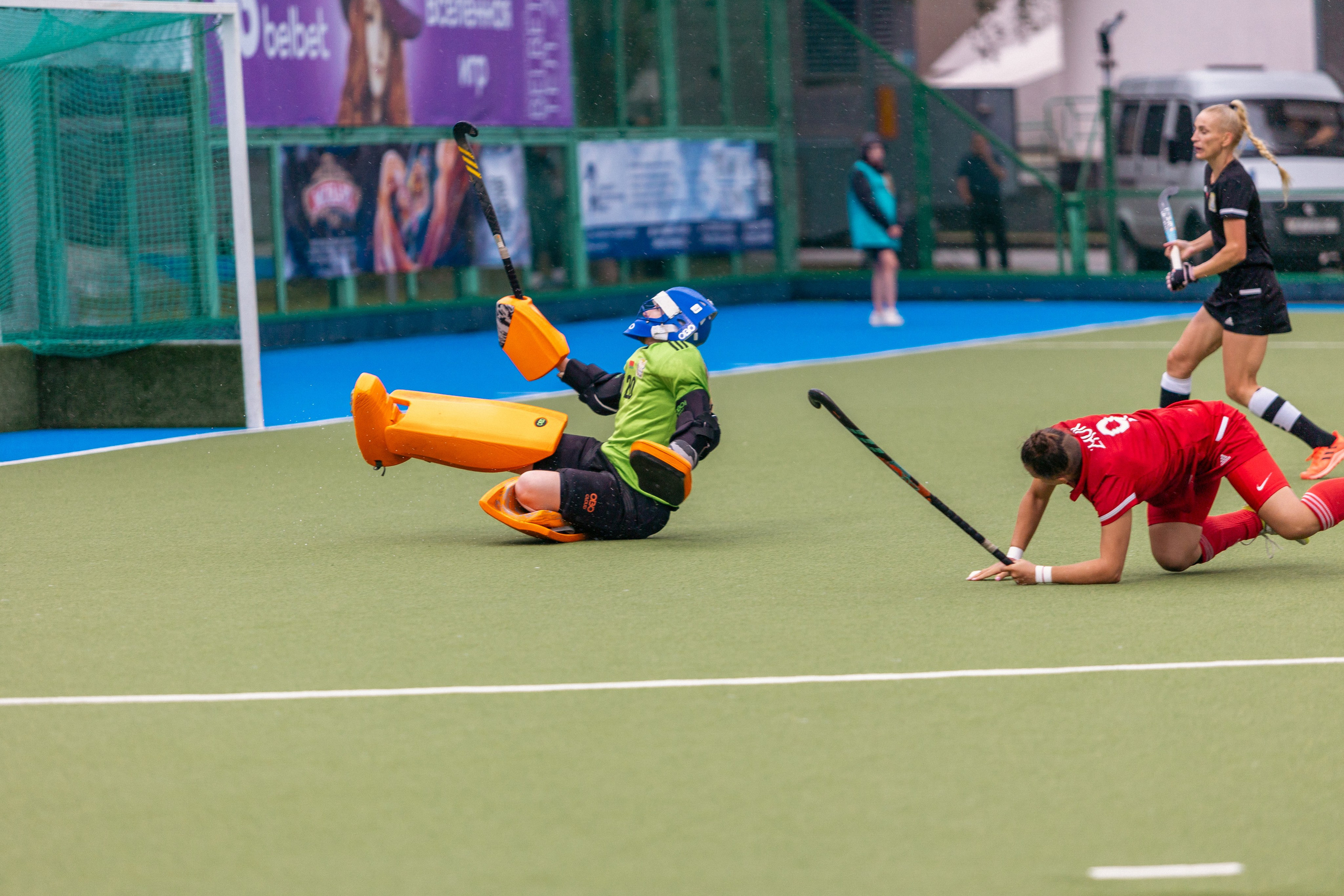 Хоккей на траве. Девушки. ХК Минск — ХК Виктория (Смолевичи) 10.06.2024. Профессиональный интерьерный и репортажный фотограф Минск и РБ. Максим Орлов