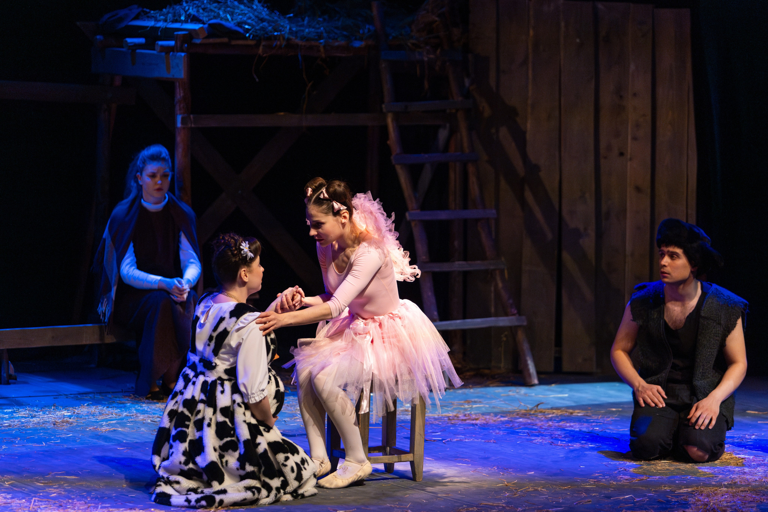 Театр белорусской армии «Очень простая история». Профессиональный интерьерный и репортажный фотограф Минск и РБ. Максим Орлов