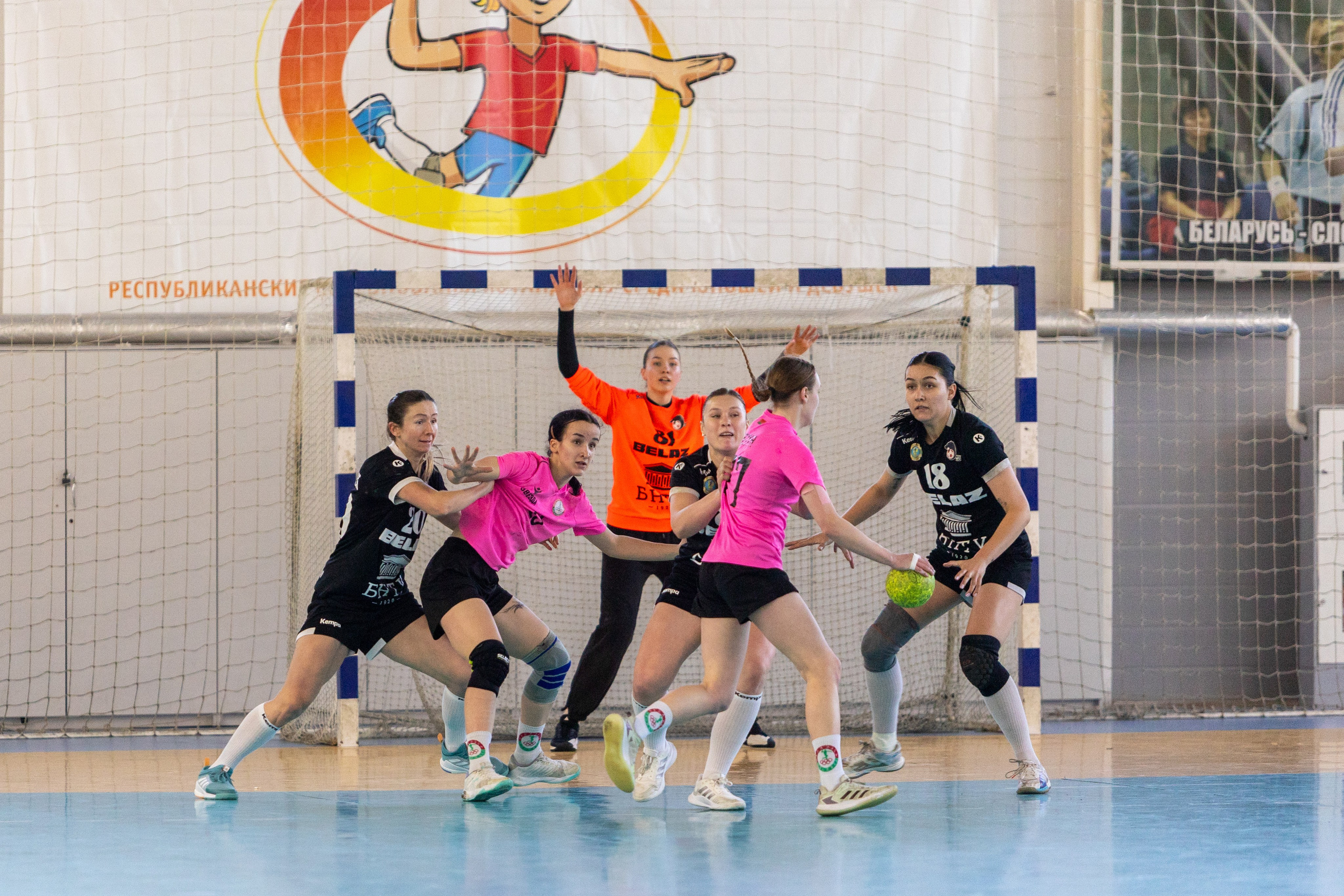 Женский гандбол. Лучшие кадры. БНТУ — Звезда. 08.02.2025. Профессиональный интерьерный и репортажный фотограф Минск и РБ. Максим Орлов