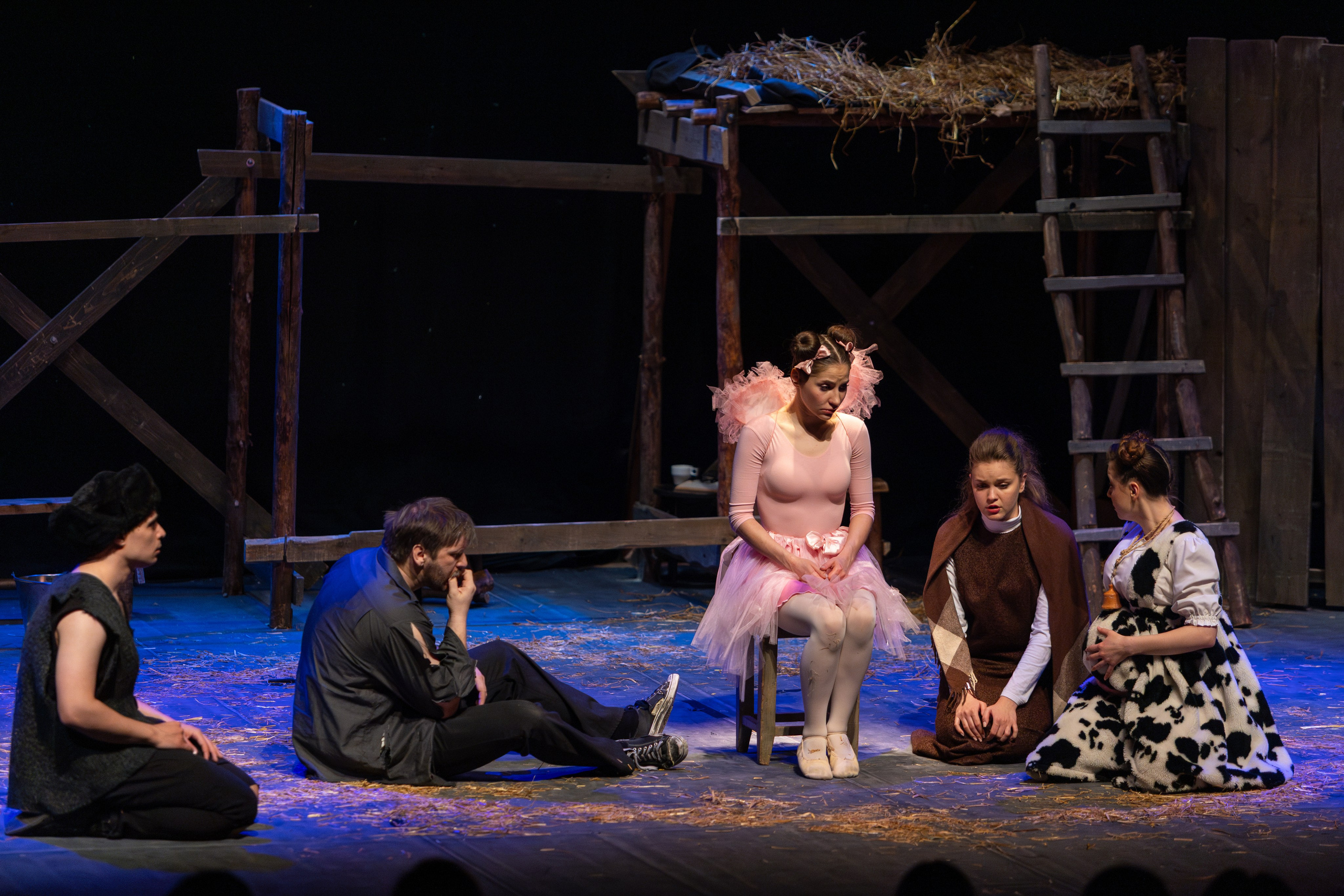 Театр белорусской армии «Очень простая история». Профессиональный интерьерный и репортажный фотограф Минск и РБ. Максим Орлов