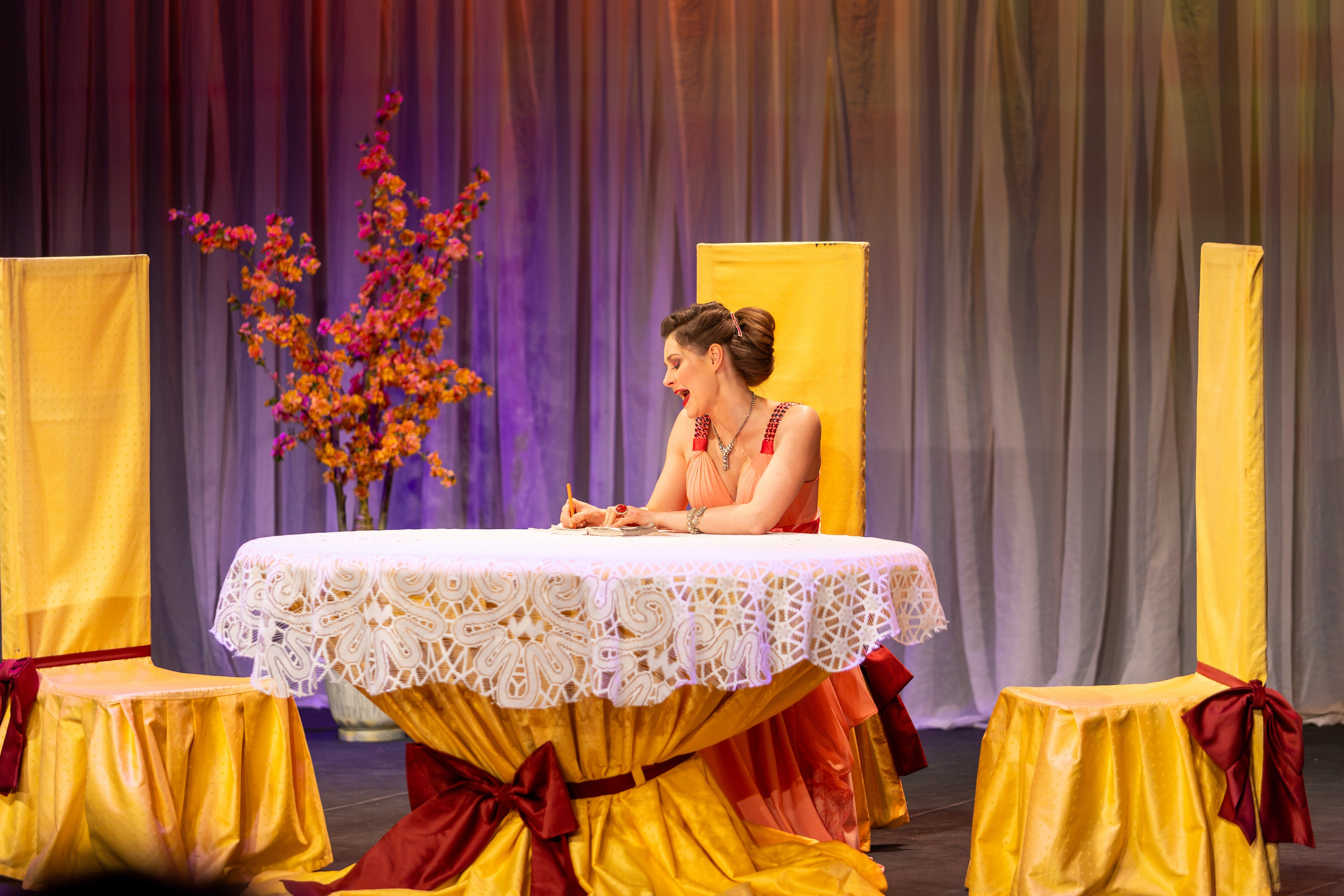 Новый театр «Как важно быть серьезным». Профессиональный интерьерный и репортажный фотограф Минск и РБ. Максим Орлов