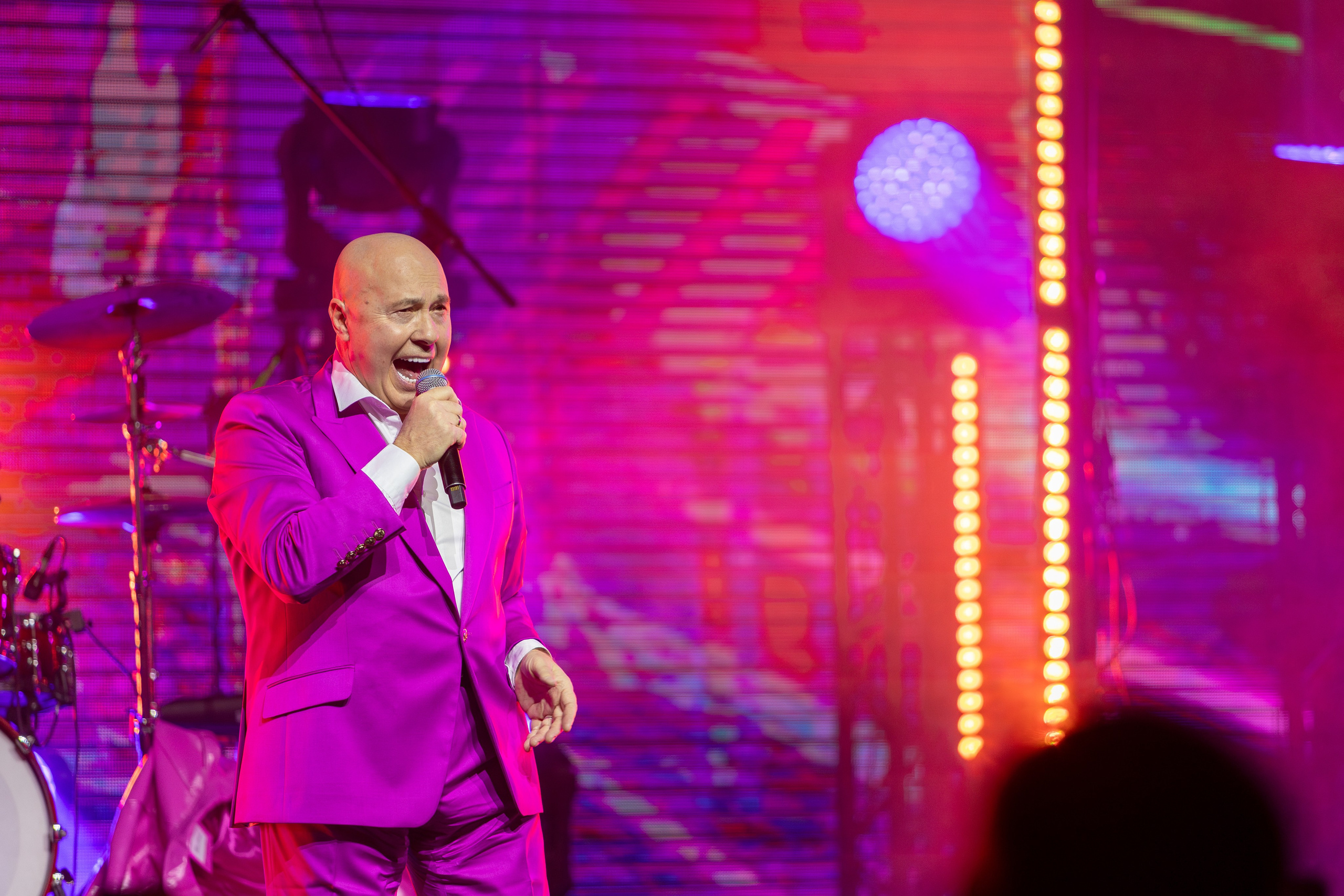 Концерт Насти Кравченко. Профессиональный интерьерный и репортажный фотограф Минск и РБ. Максим Орлов