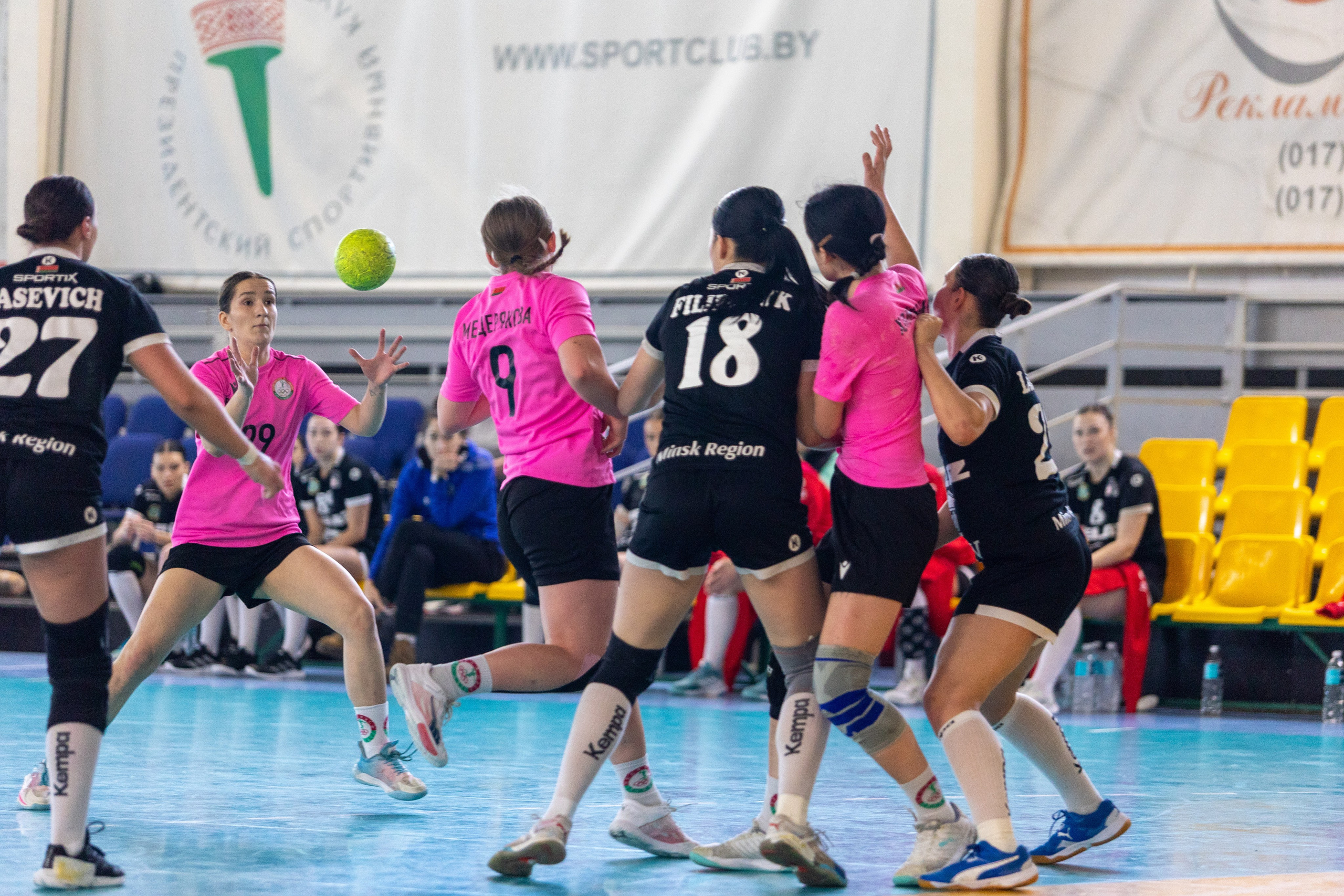 Женский гандбол. Лучшие кадры. БНТУ — Звезда. 08.02.2025. Профессиональный интерьерный и репортажный фотограф Минск и РБ. Максим Орлов