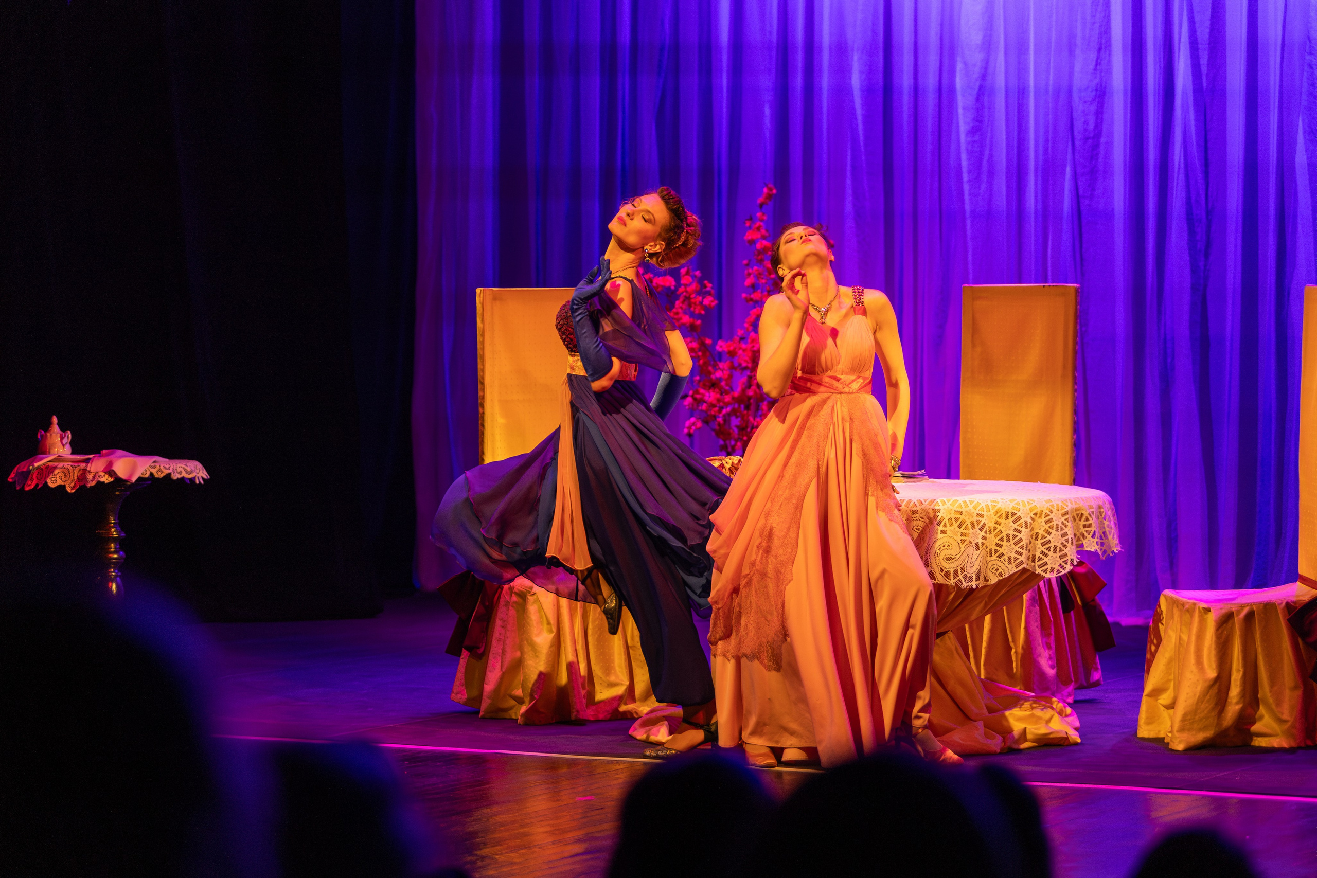 Новый театр «Как важно быть серьезным». Профессиональный интерьерный и репортажный фотограф Минск и РБ. Максим Орлов