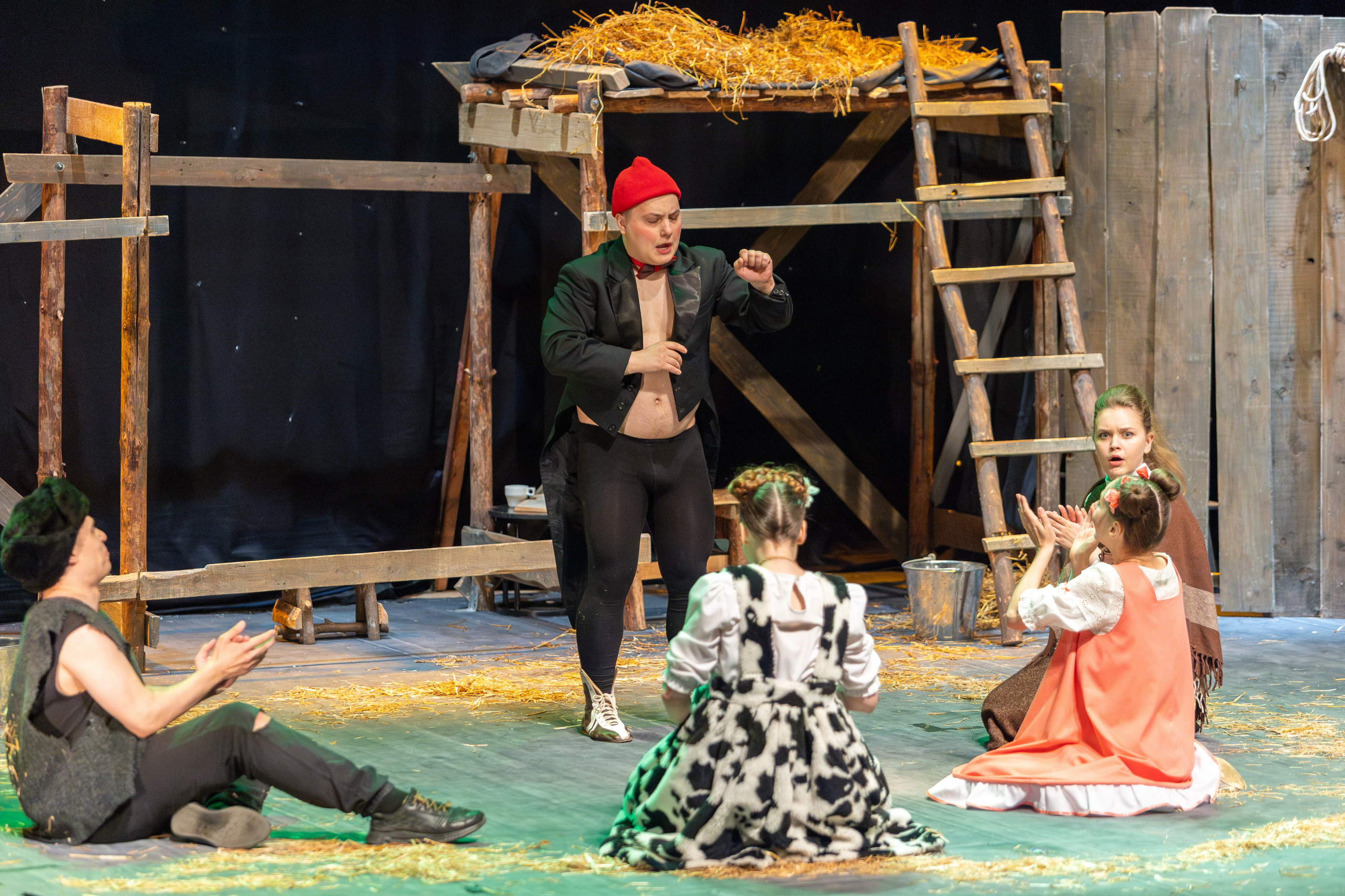 Театр белорусской армии «Очень простая история». Профессиональный интерьерный и репортажный фотограф Минск и РБ. Максим Орлов