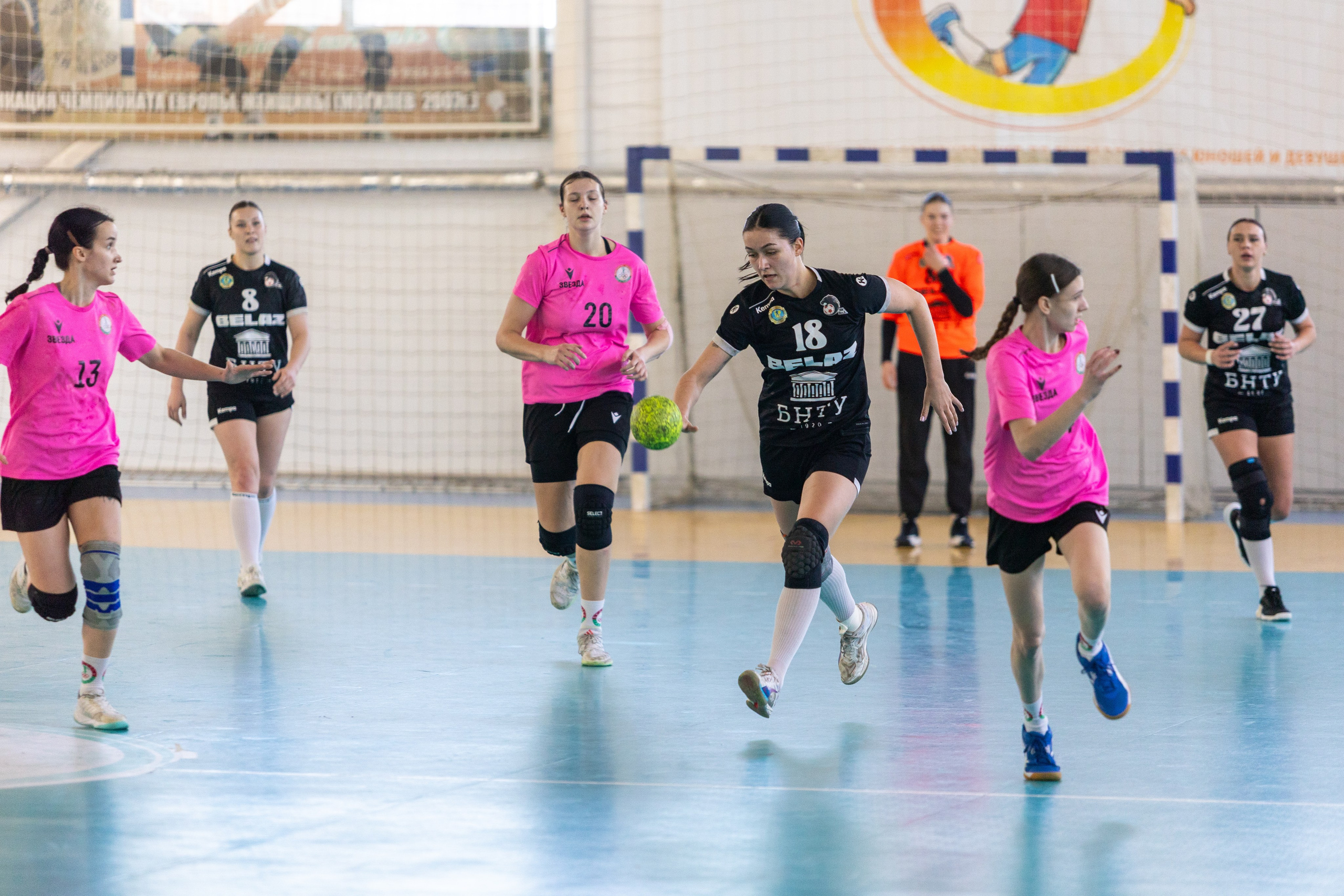 Женский гандбол. Лучшие кадры. БНТУ — Звезда. 08.02.2025. Профессиональный интерьерный и репортажный фотограф Минск и РБ. Максим Орлов