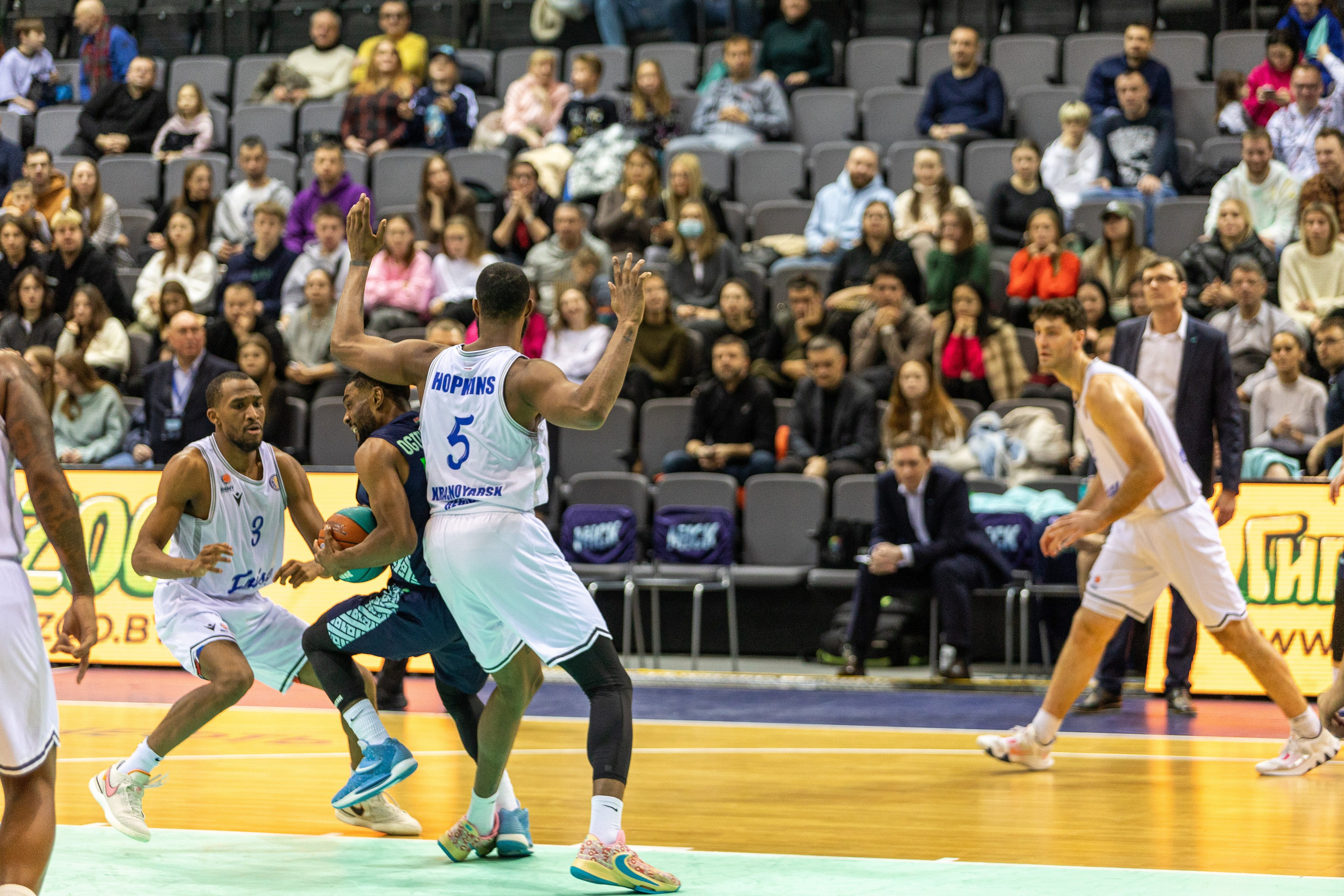 Баскетбол. Лучшие кадры. Минск — Енисей. 11.12.2023. Профессиональный интерьерный и репортажный фотограф Минск и РБ. Максим Орлов