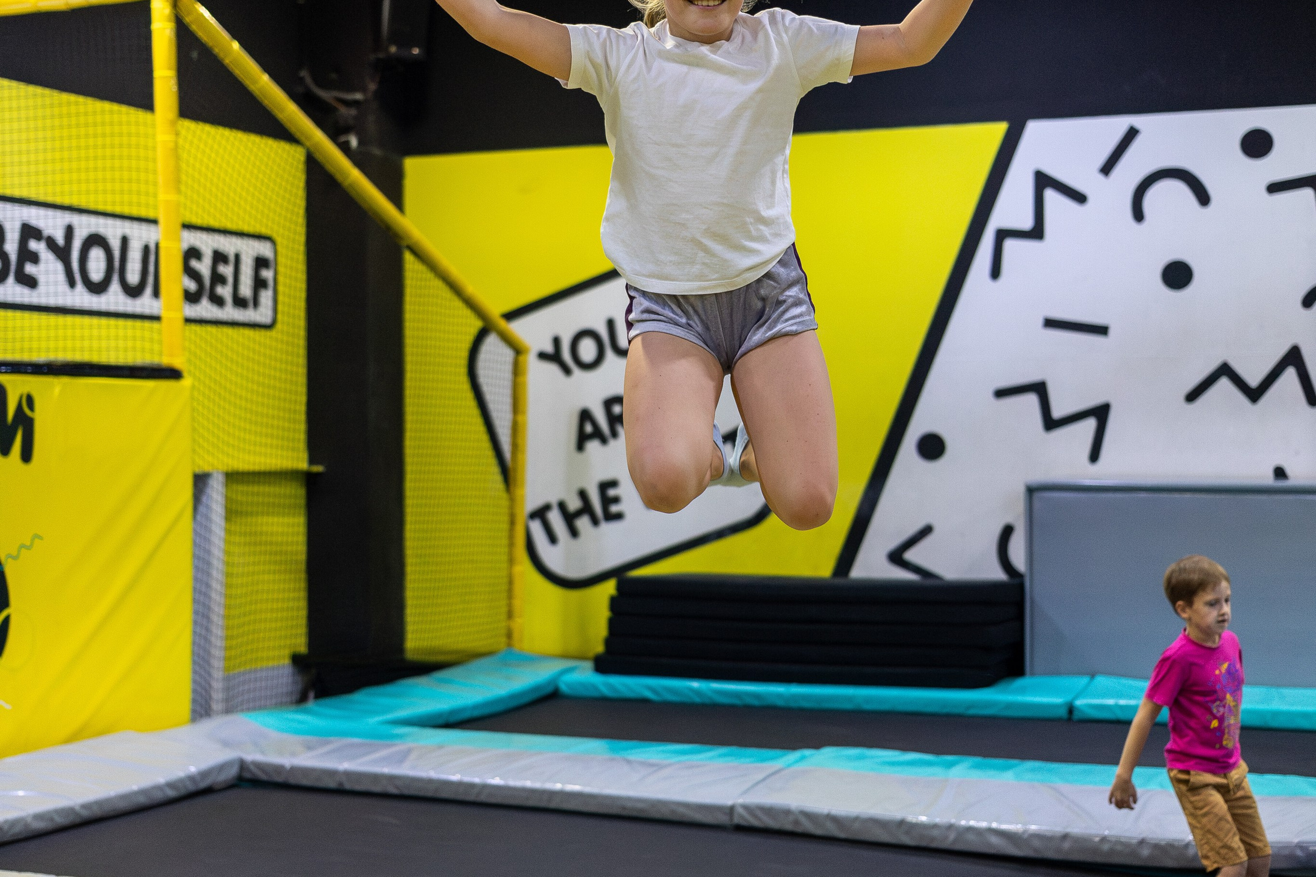 ДР Влада (батутная арена). Профессиональный интерьерный и репортажный фотограф Минск и РБ. Максим Орлов