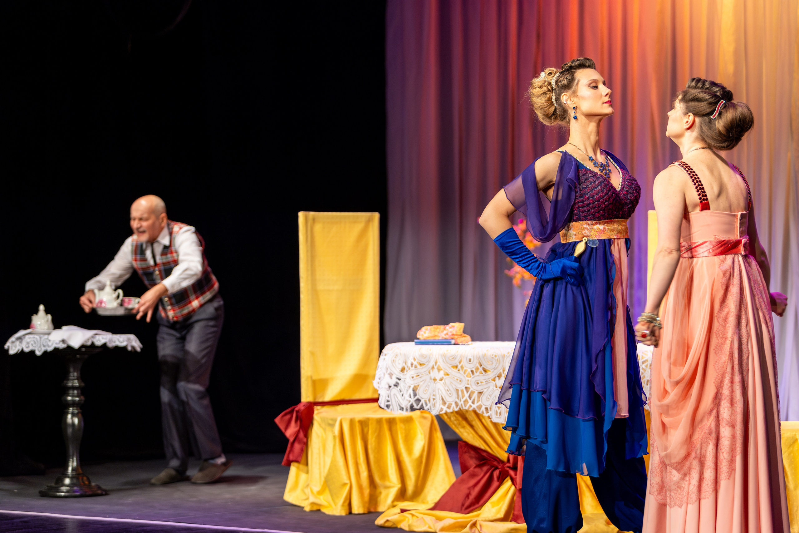 Новый театр «Как важно быть серьезным». Профессиональный интерьерный и репортажный фотограф Минск и РБ. Максим Орлов