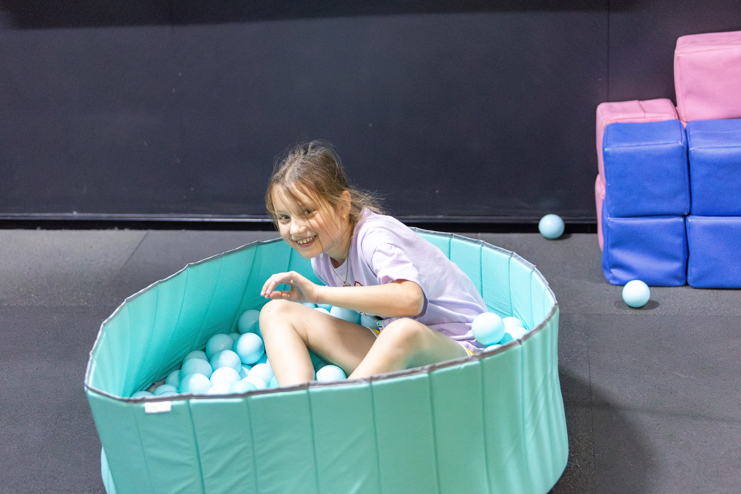 ДР Влада (батутная арена). Профессиональный интерьерный и репортажный фотограф Минск и РБ. Максим Орлов