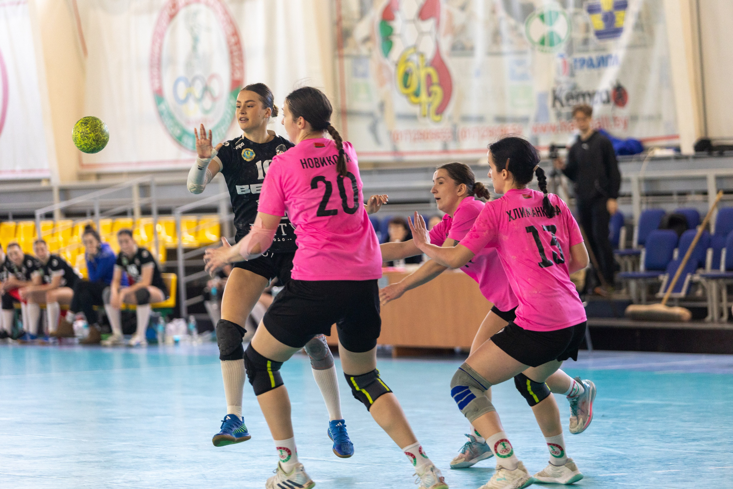 Женский гандбол. Лучшие кадры. БНТУ — Звезда. 08.02.2025. Профессиональный интерьерный и репортажный фотограф Минск и РБ. Максим Орлов