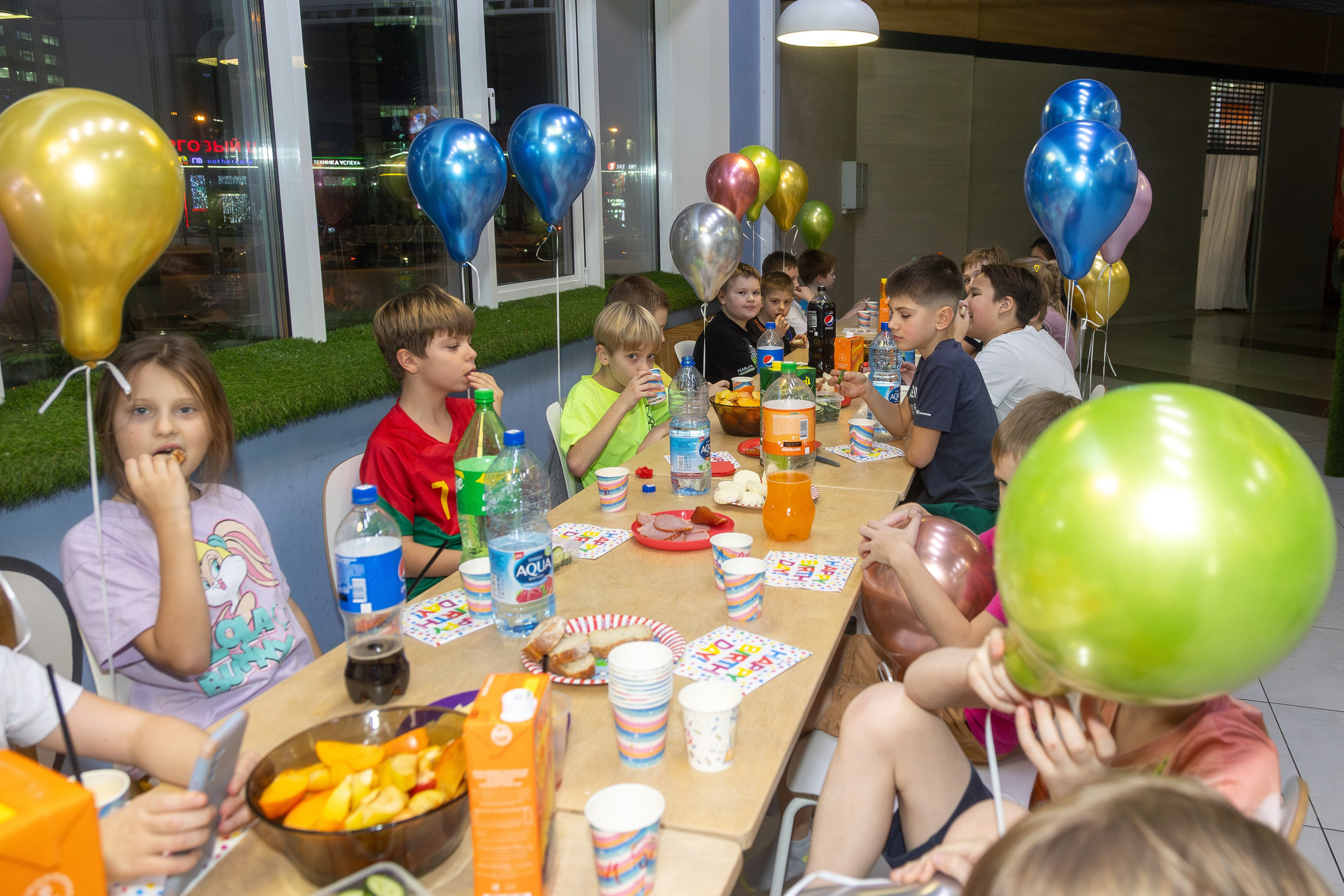 ДР Влада (батутная арена). Профессиональный интерьерный и репортажный фотограф Минск и РБ. Максим Орлов