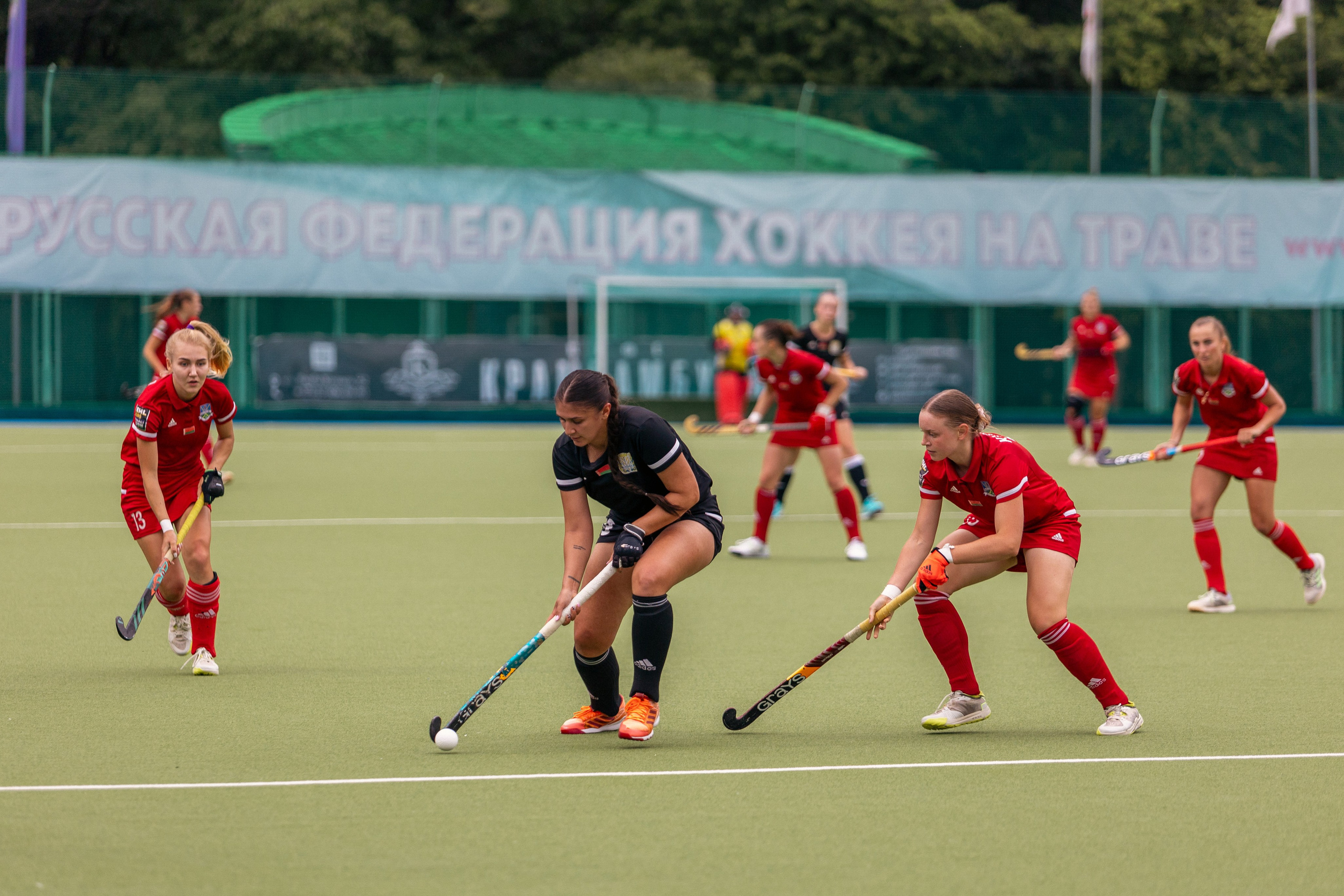 Хоккей на траве. Девушки. ХК Минск — ХК Виктория (Смолевичи) 10.06.2024. Профессиональный интерьерный и репортажный фотограф Минск и РБ. Максим Орлов