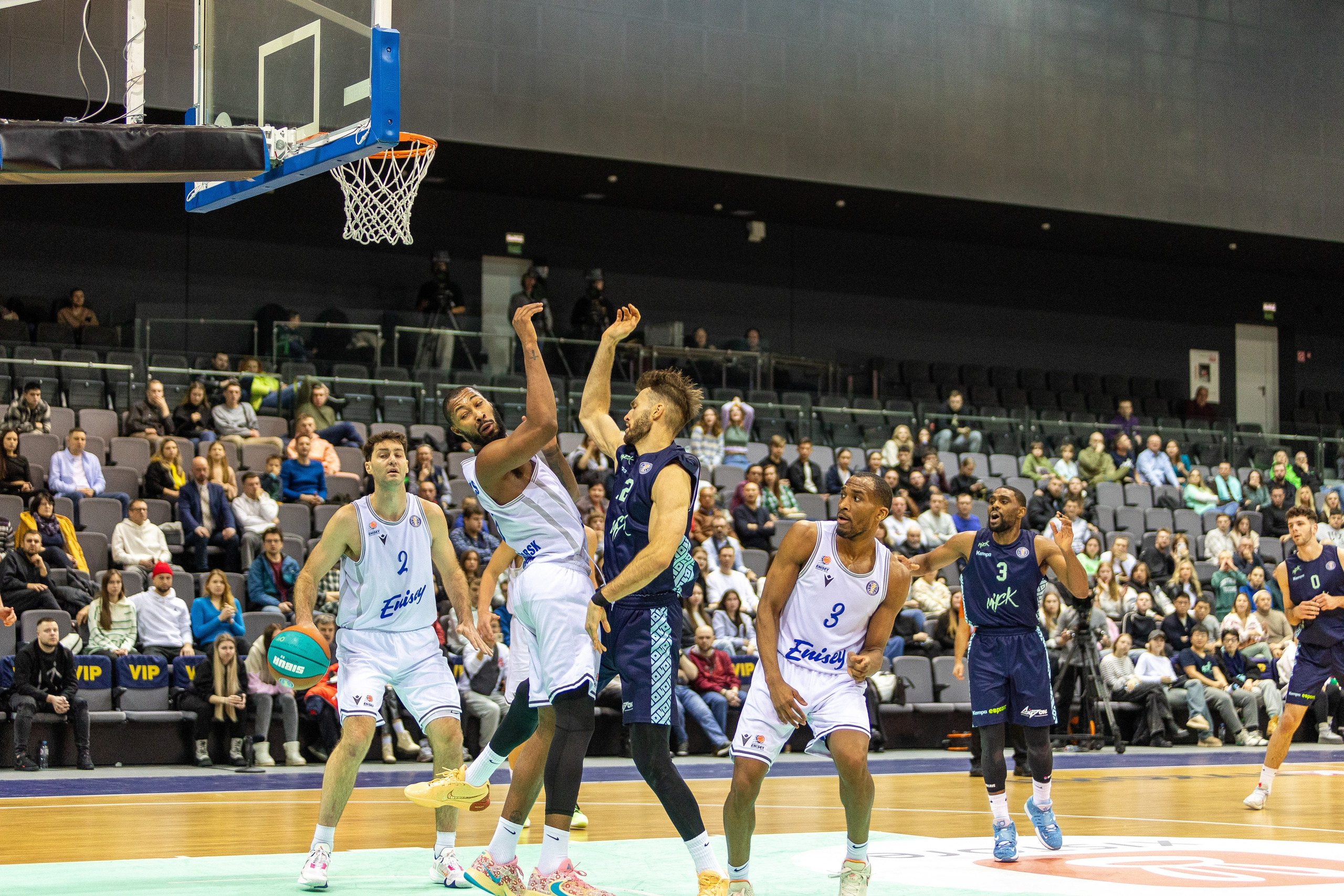 Баскетбол. Лучшие кадры. Минск — Енисей. 11.12.2023. Профессиональный интерьерный и репортажный фотограф Минск и РБ. Максим Орлов