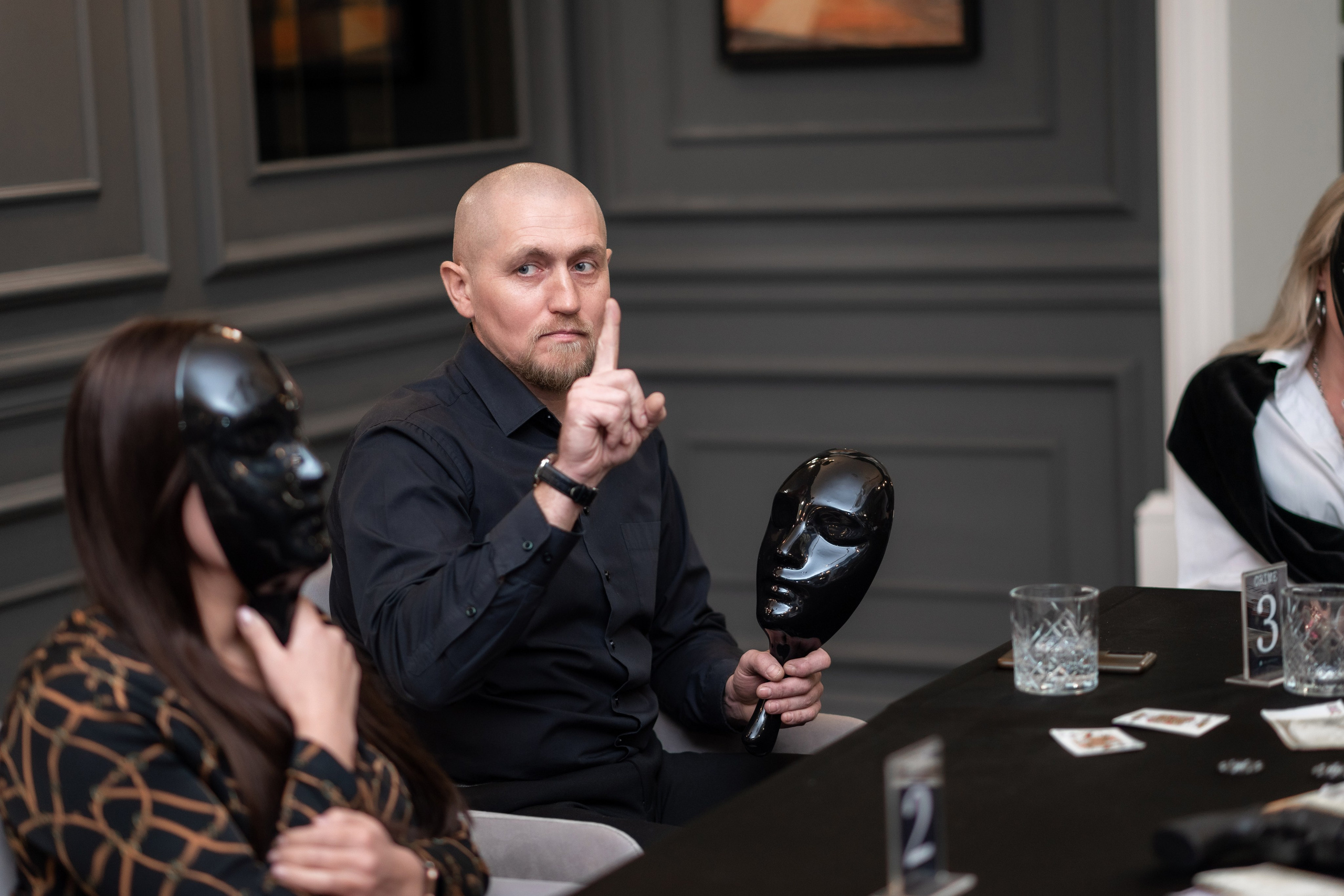 Игра «Мафия». Профессиональный интерьерный и репортажный фотограф Минск и РБ. Максим Орлов