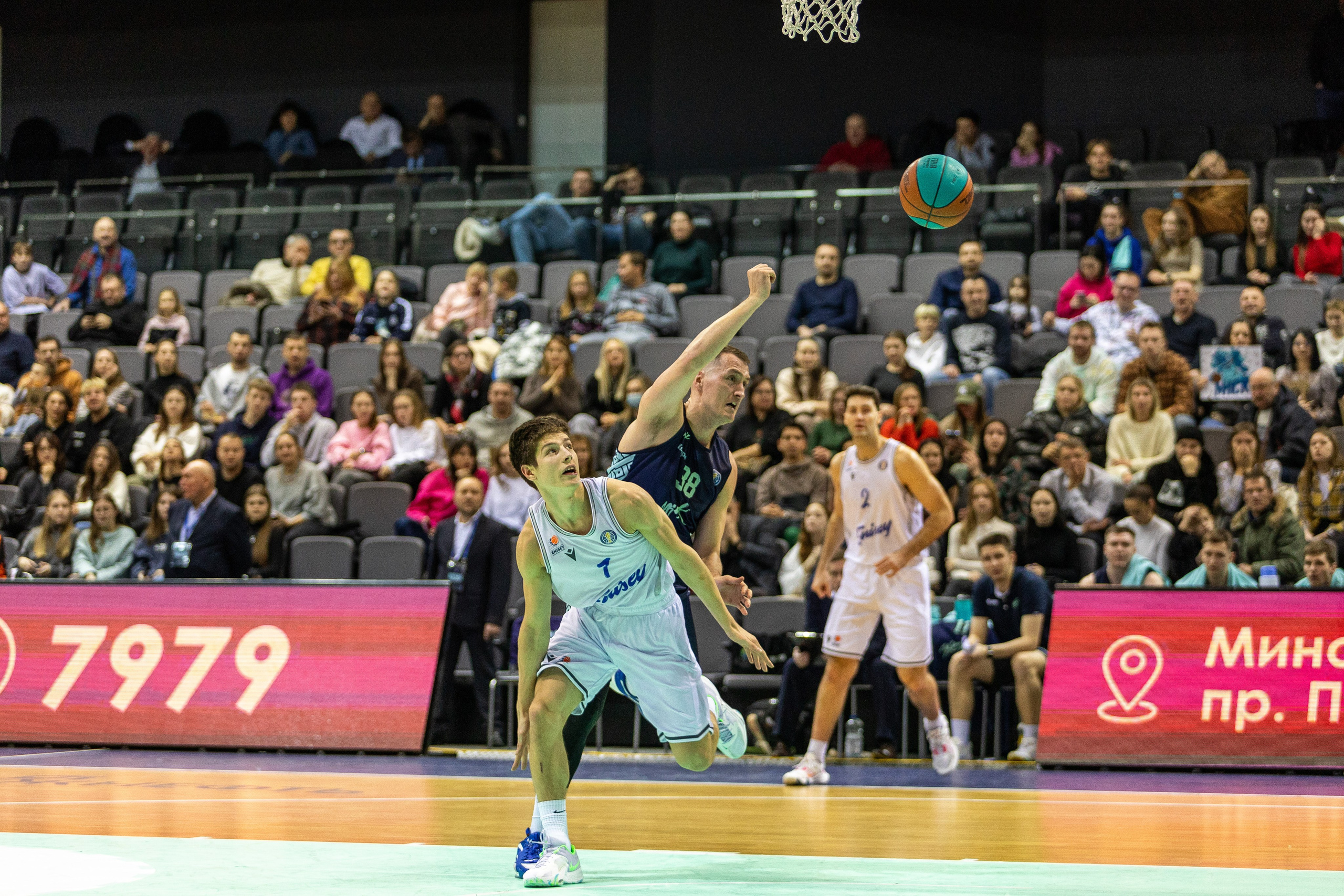 Баскетбол. Лучшие кадры. Минск — Енисей. 11.12.2023. Профессиональный интерьерный и репортажный фотограф Минск и РБ. Максим Орлов