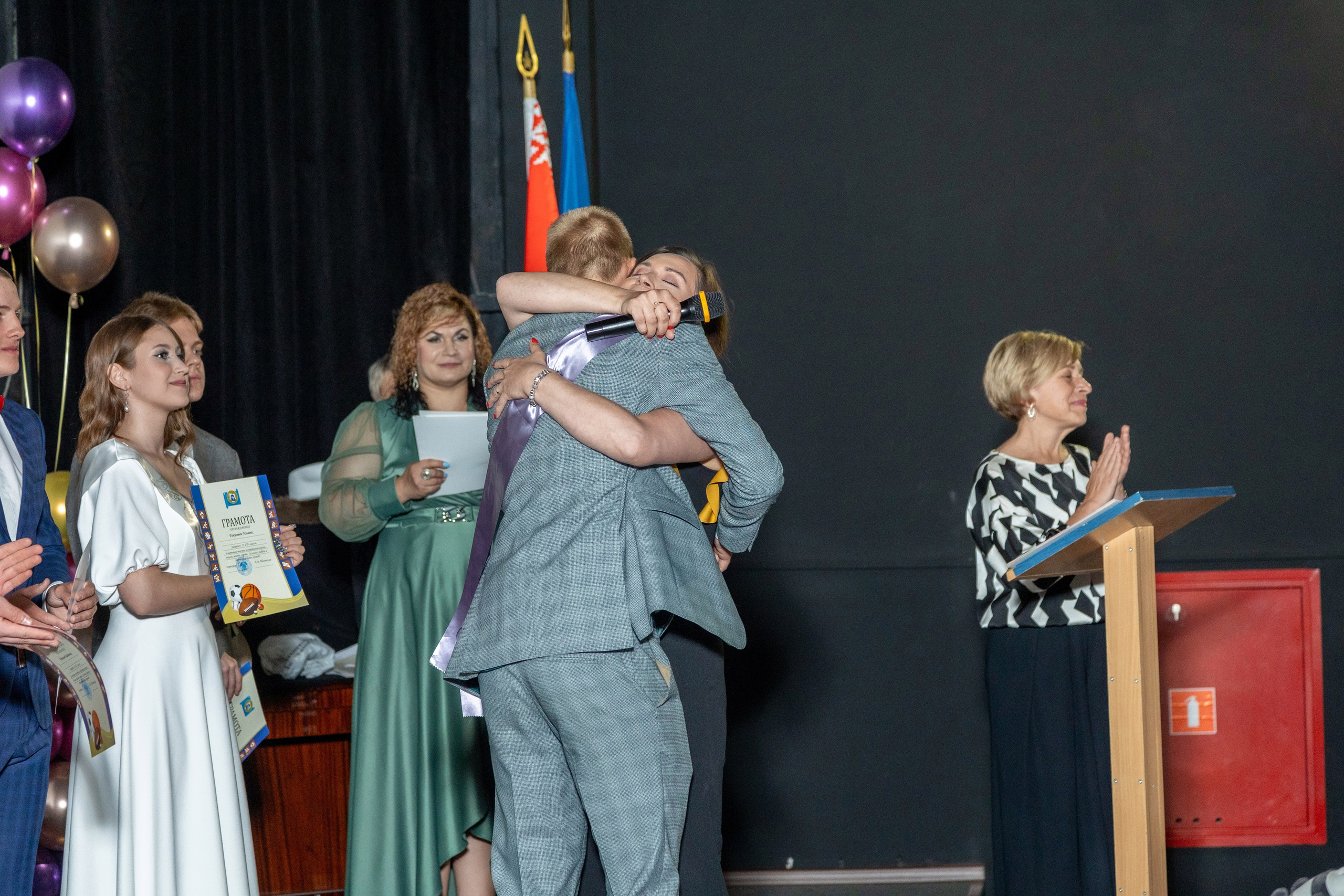 Вручение дипломов. 47 школа. Профессиональный интерьерный и репортажный фотограф Минск и РБ. Максим Орлов