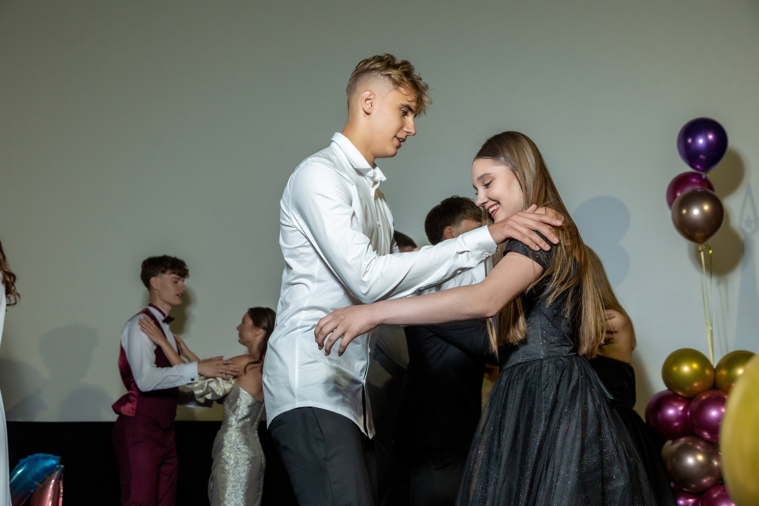 Вручение дипломов. 47 школа. Профессиональный интерьерный и репортажный фотограф Минск и РБ. Максим Орлов