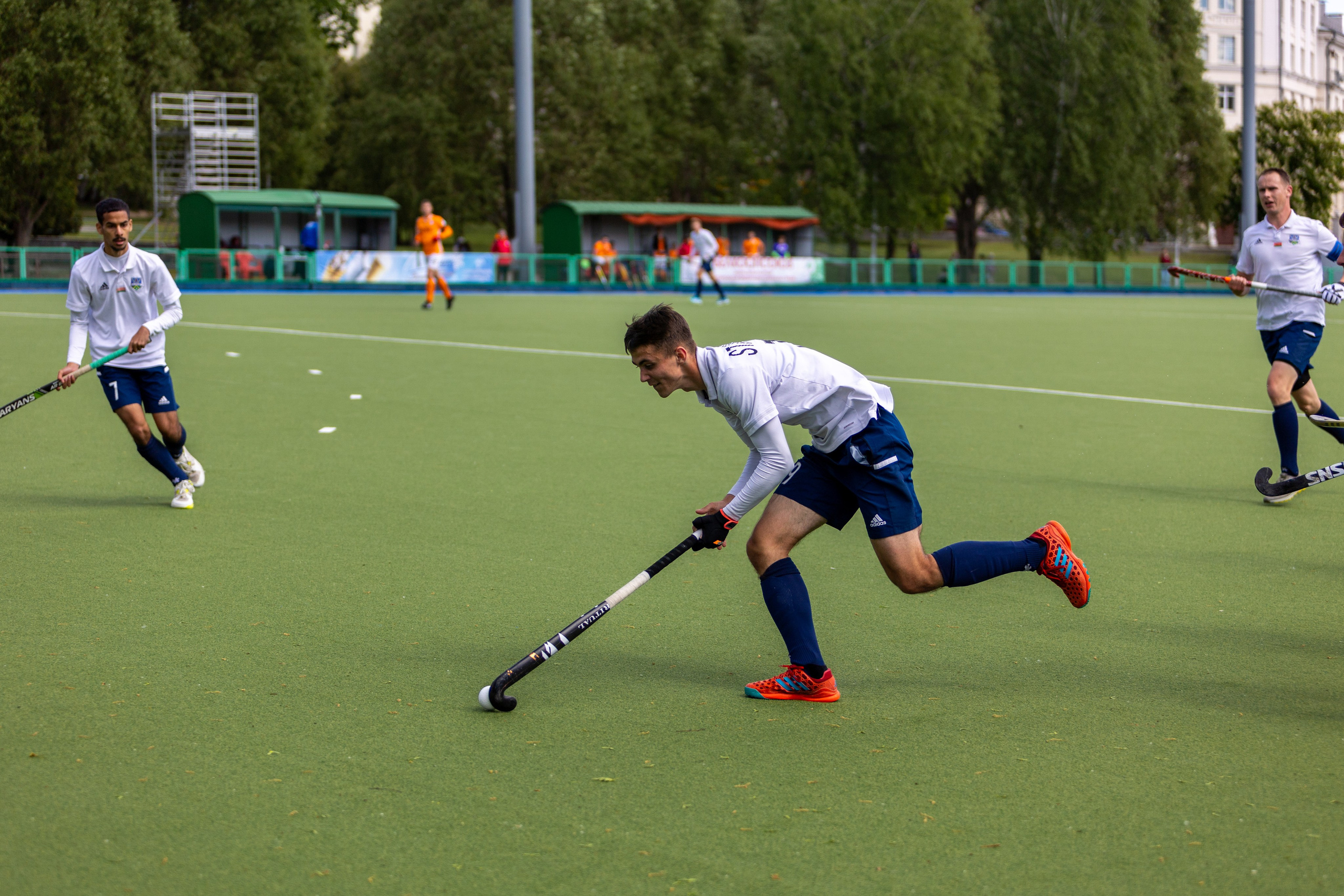 Хоккей на траве. ХК Минск — СК Строитель 11.05.2024. Профессиональный интерьерный и репортажный фотограф Минск и РБ. Максим Орлов