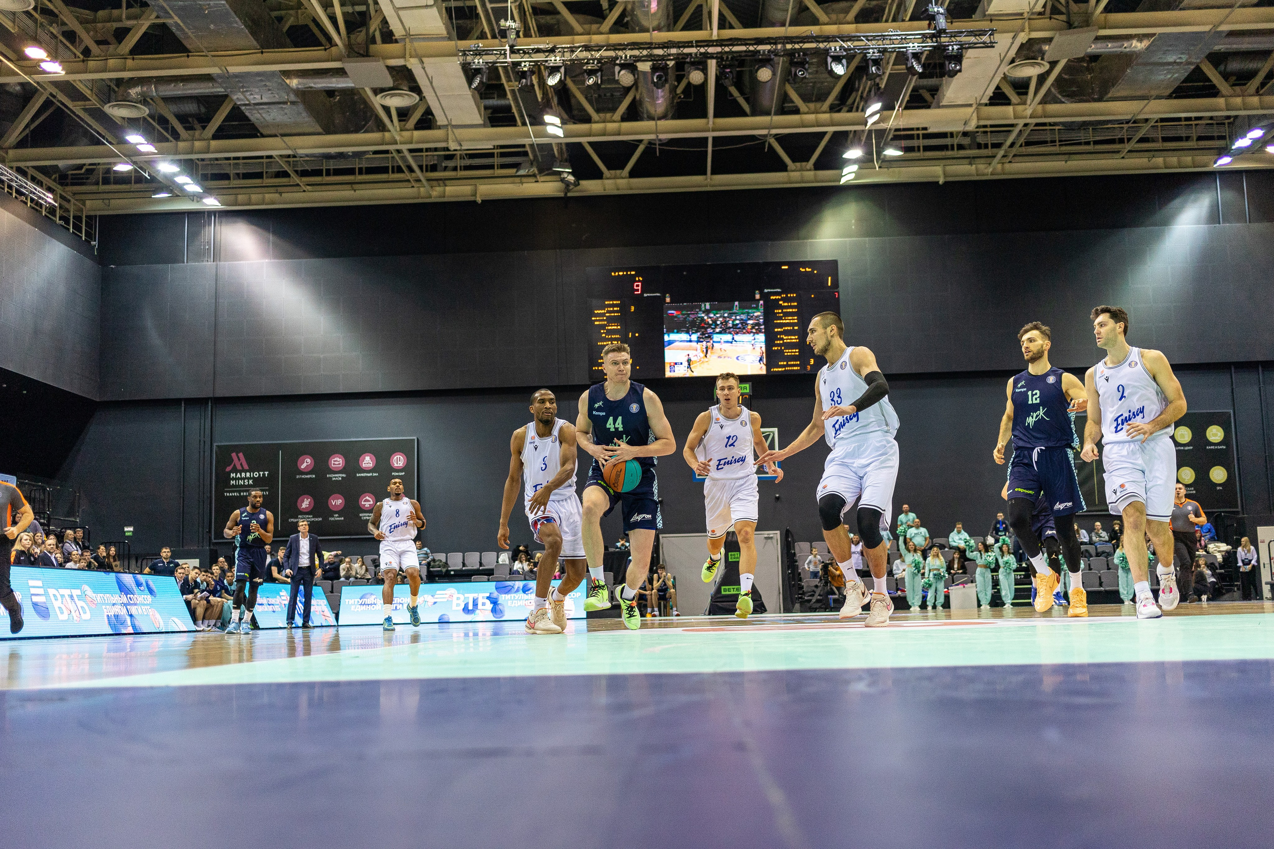 Баскетбол. Лучшие кадры. Минск — Енисей. 11.12.2023. Профессиональный интерьерный и репортажный фотограф Минск и РБ. Максим Орлов