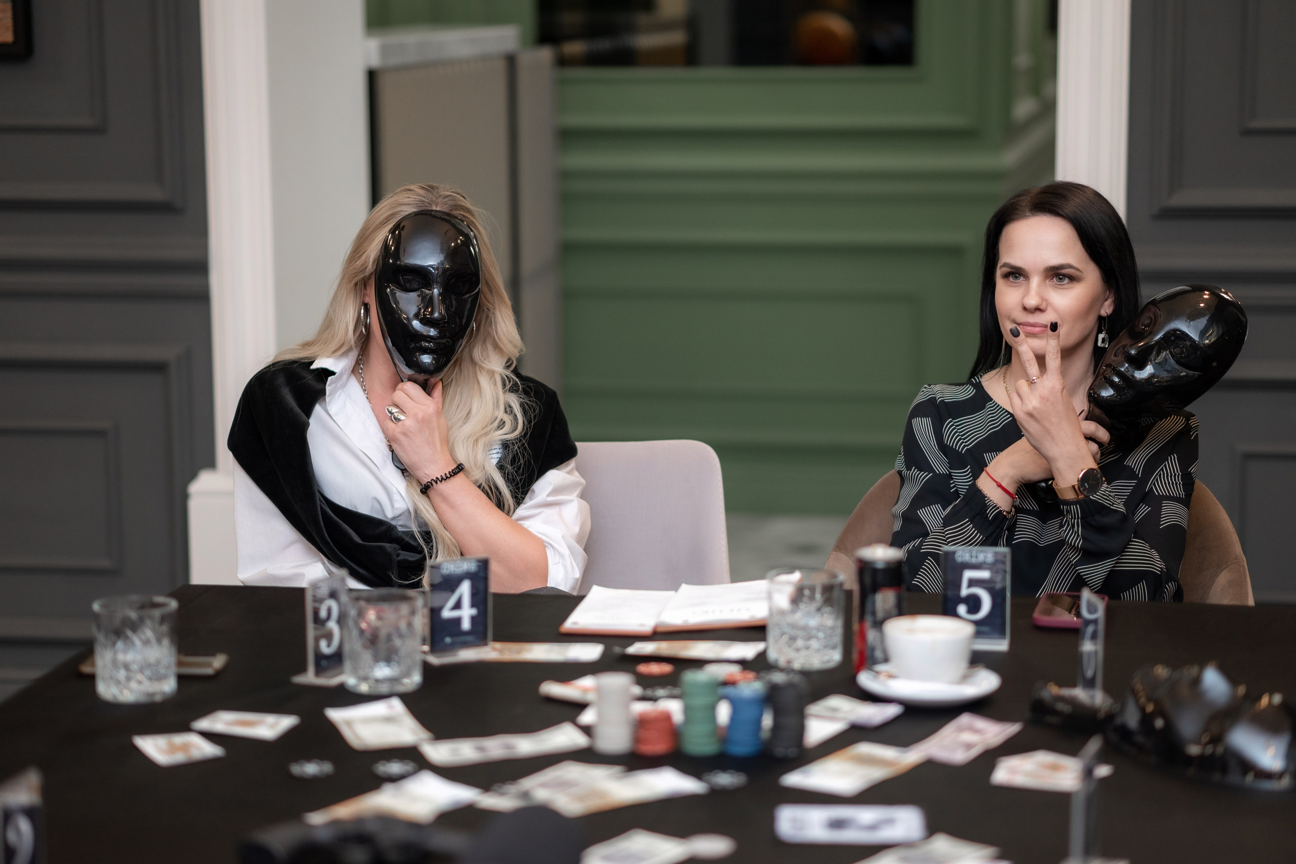 Игра «Мафия». Профессиональный интерьерный и репортажный фотограф Минск и РБ. Максим Орлов