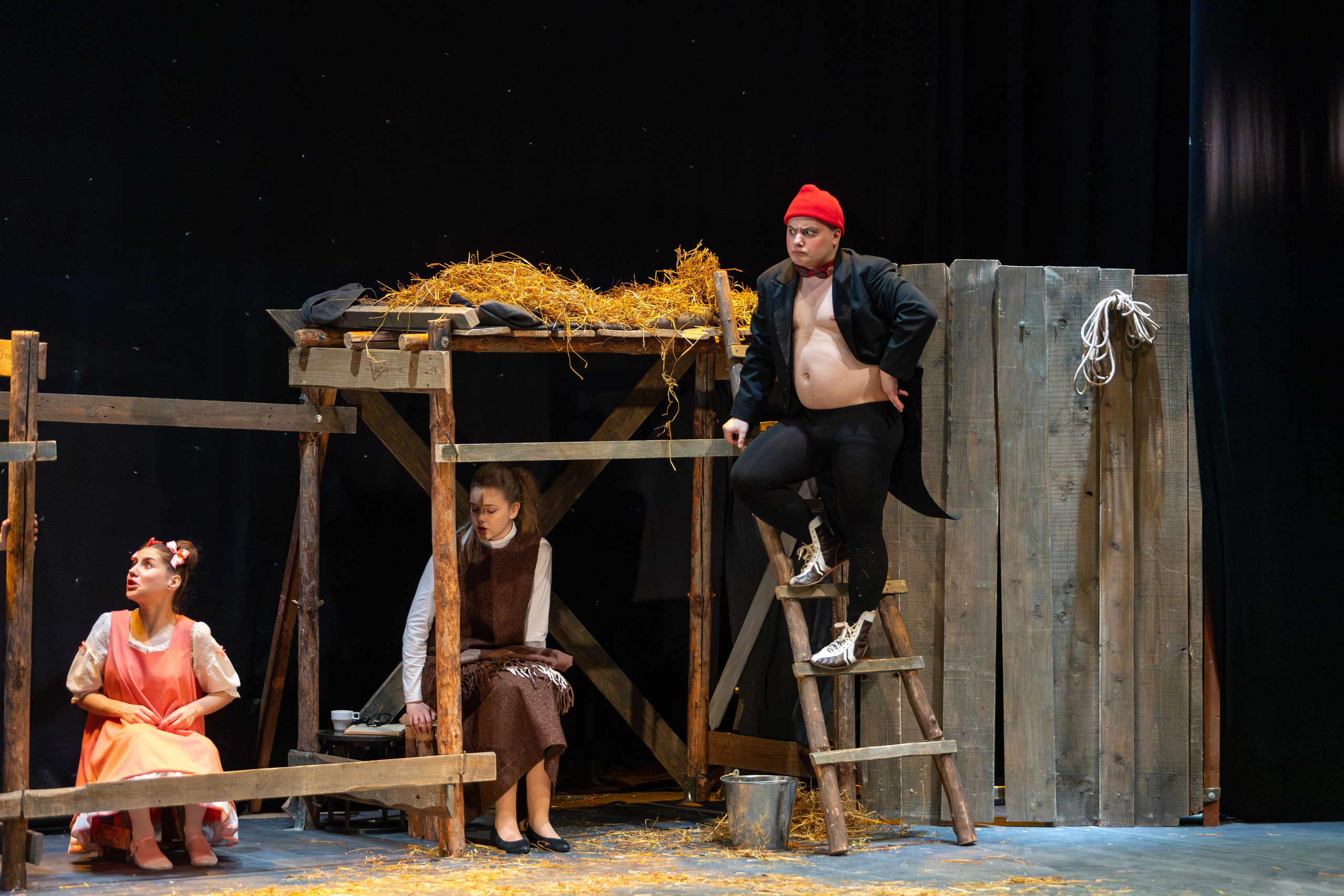 Театр белорусской армии «Очень простая история». Профессиональный интерьерный и репортажный фотограф Минск и РБ. Максим Орлов