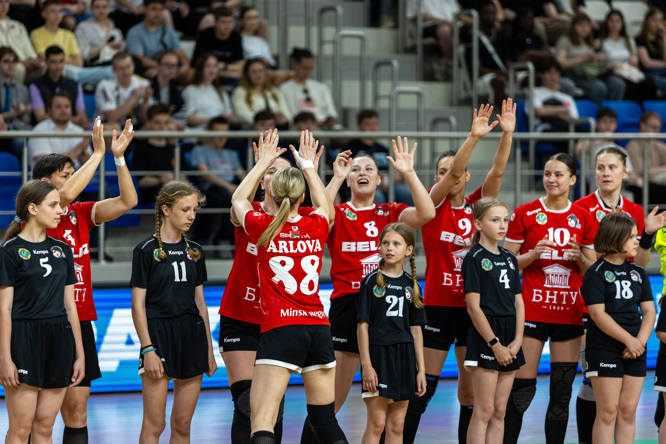 Гандбол. Финал. БНТУ — Гомель. 25.05.2024. Профессиональный интерьерный и репортажный фотограф Минск и РБ. Максим Орлов