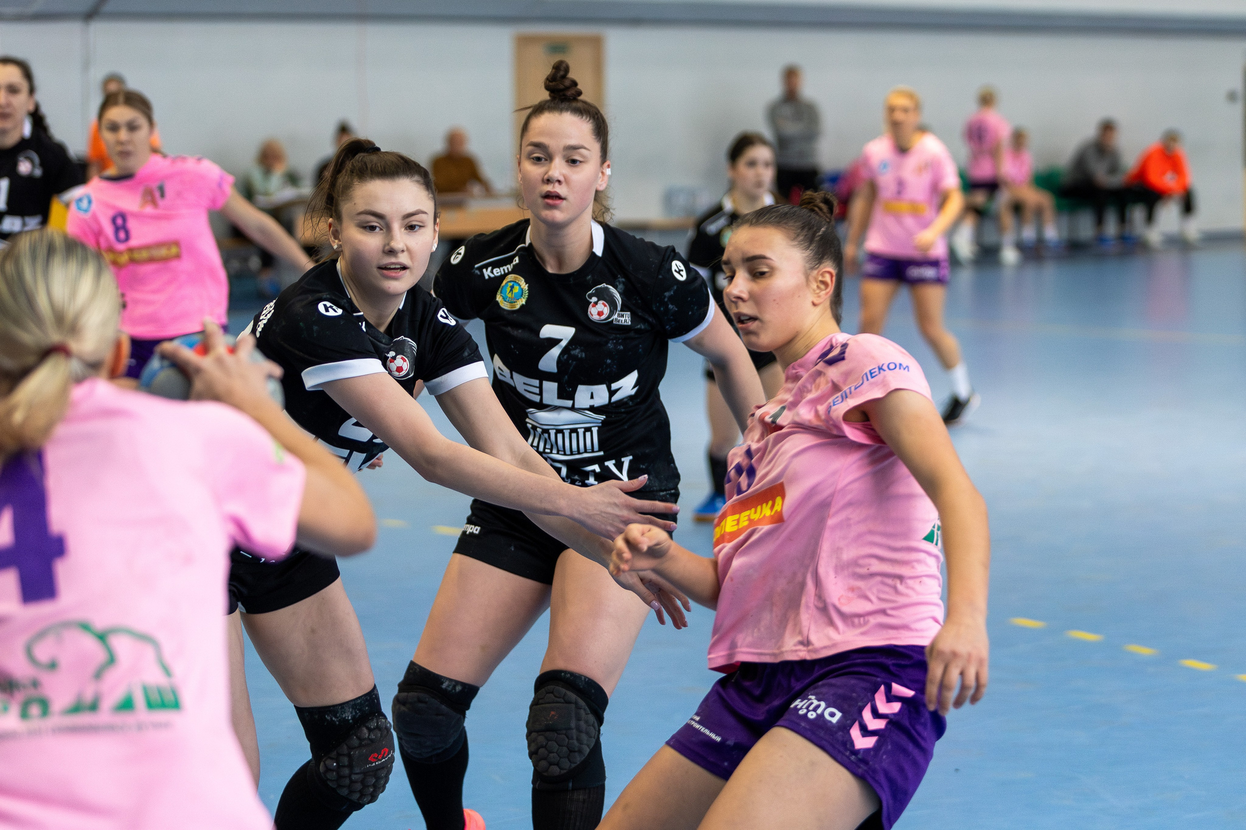 Женский гандбол. Лучшие кадры. БНТУ — Березина 09.12.2023. Профессиональный интерьерный и репортажный фотограф Минск и РБ. Максим Орлов