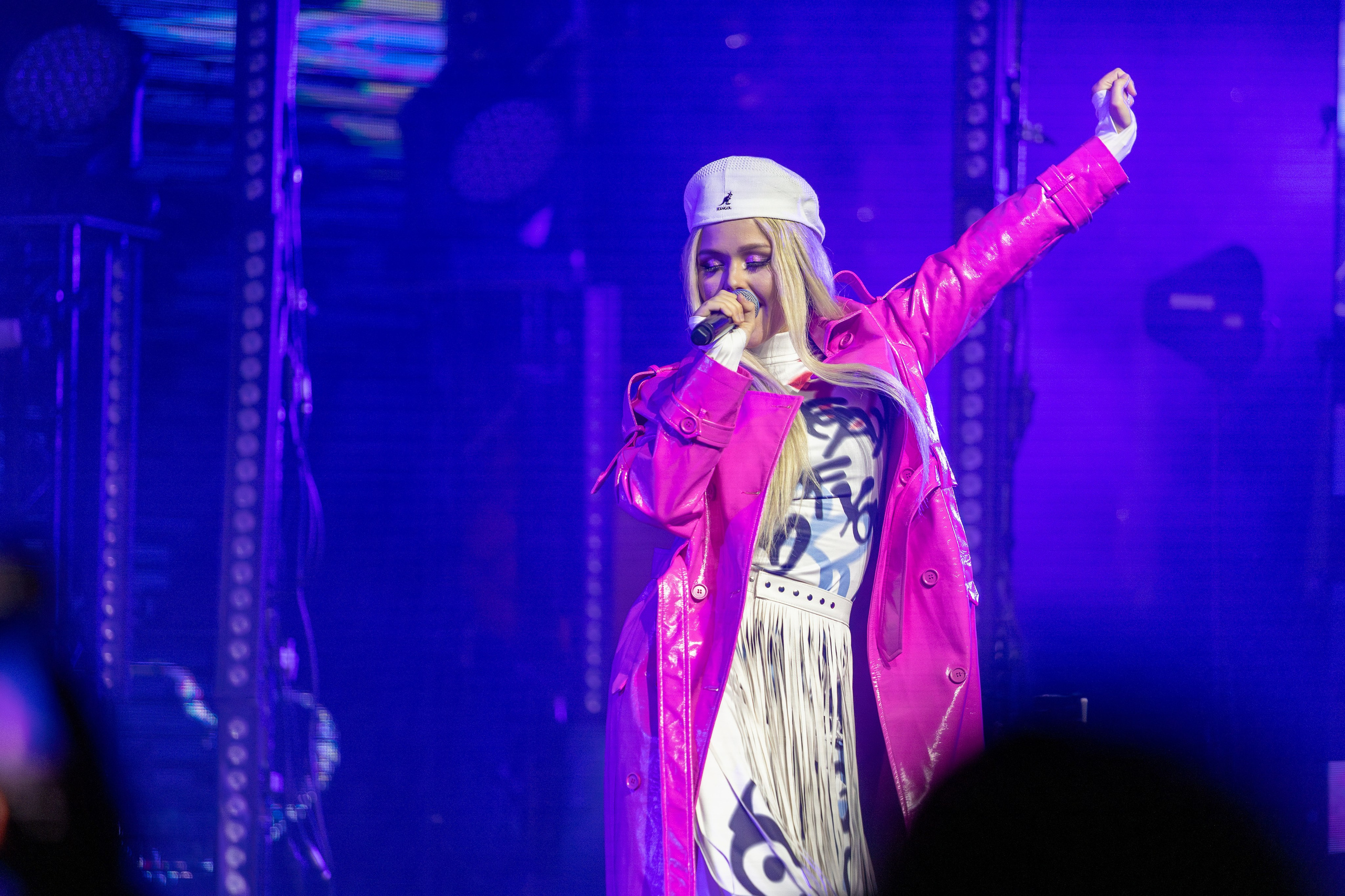 Концерт Насти Кравченко. Профессиональный интерьерный и репортажный фотограф Минск и РБ. Максим Орлов