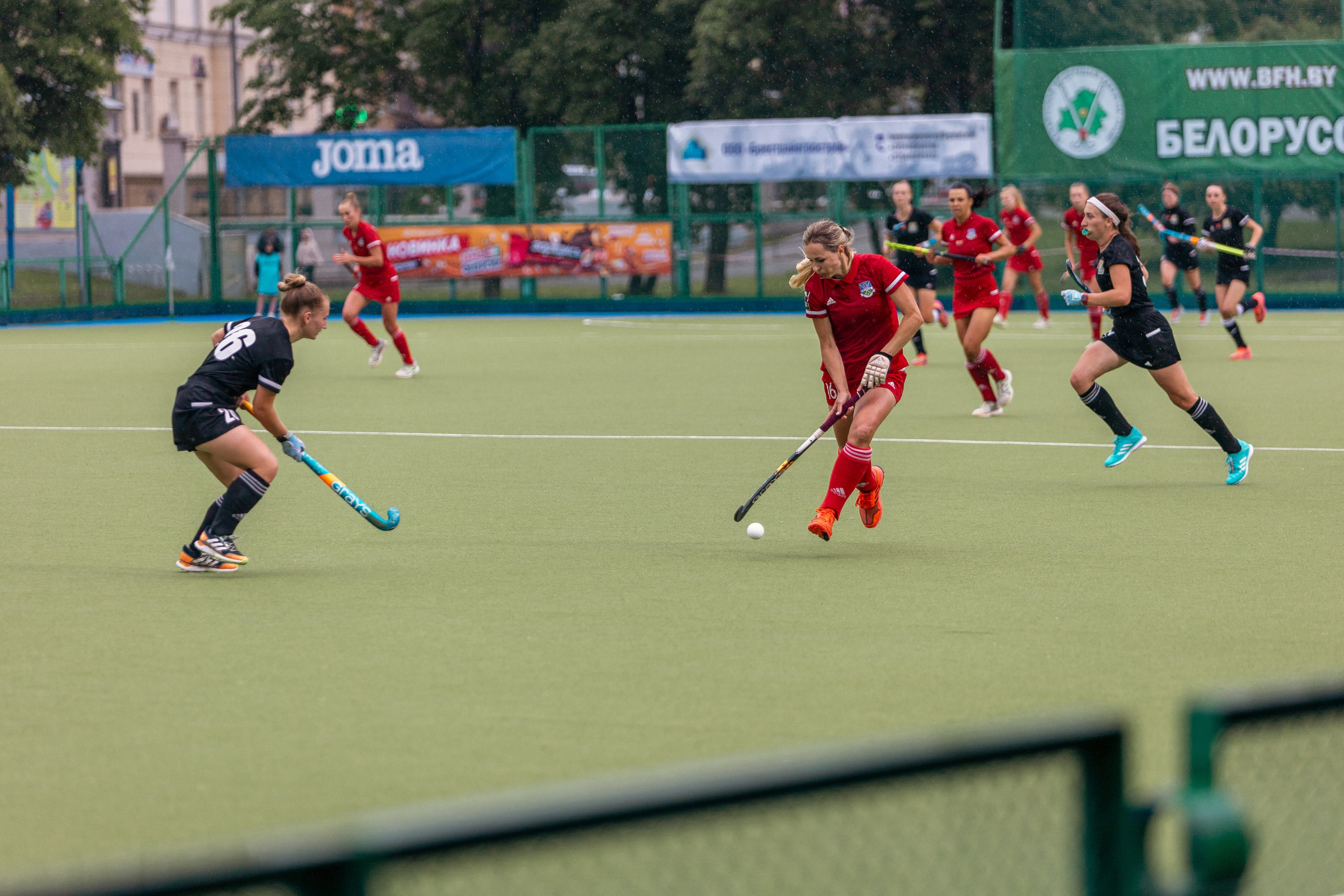 Хоккей на траве. Девушки. ХК Минск — ХК Виктория (Смолевичи) 10.06.2024. Профессиональный интерьерный и репортажный фотограф Минск и РБ. Максим Орлов