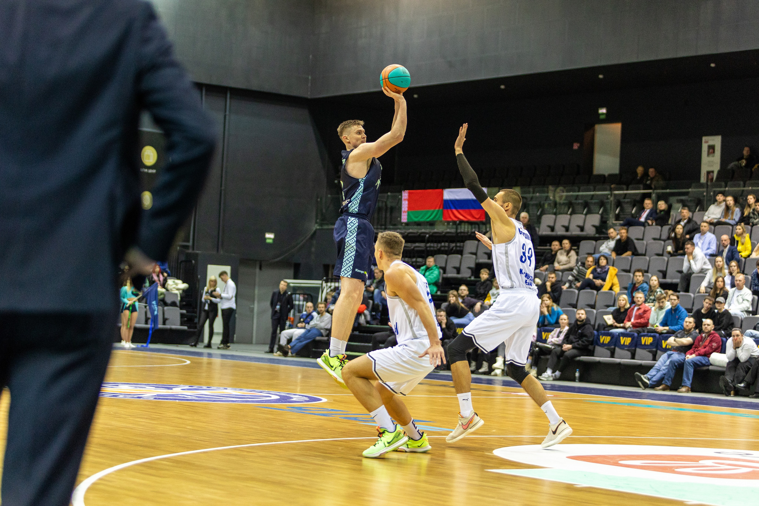 Баскетбол. Лучшие кадры. Минск — Енисей. 11.12.2023. Профессиональный интерьерный и репортажный фотограф Минск и РБ. Максим Орлов