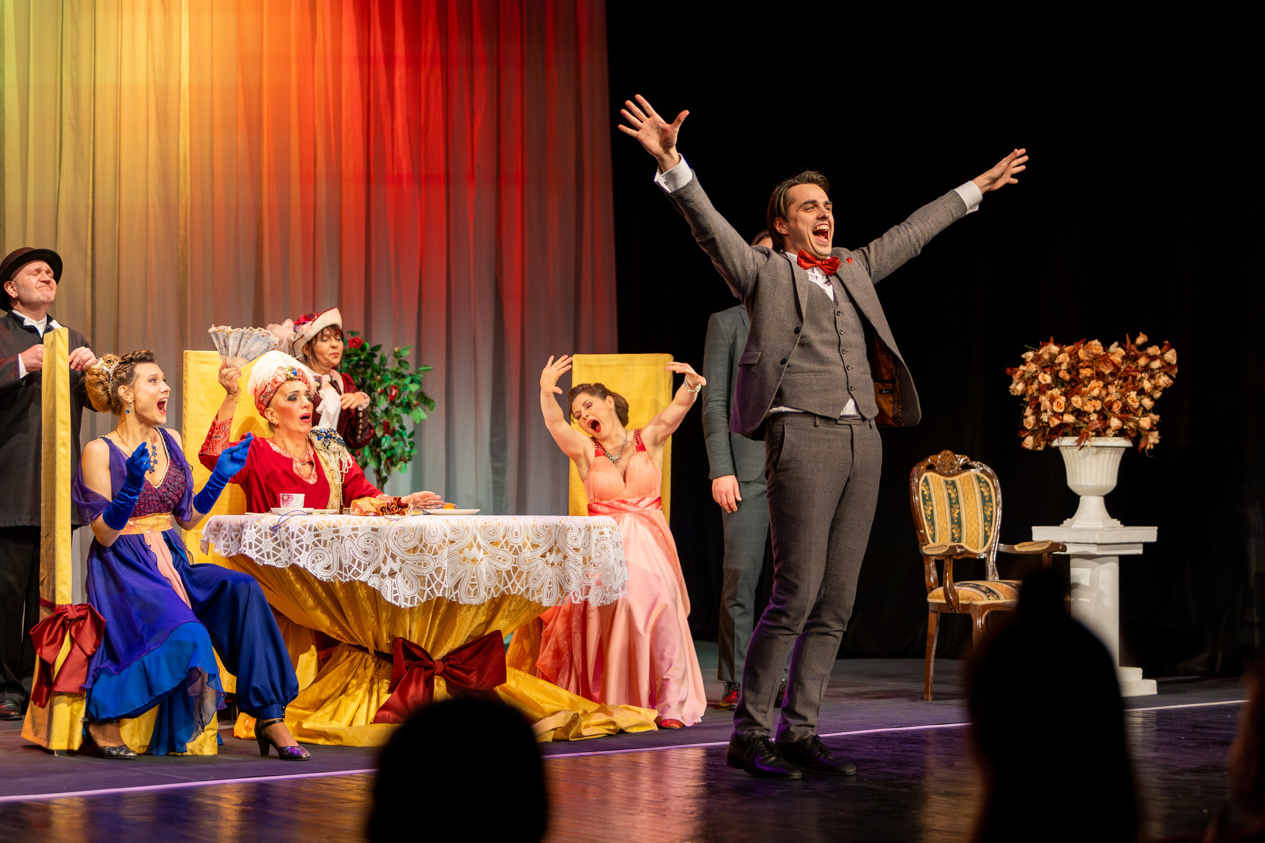 Новый театр «Как важно быть серьезным». Профессиональный интерьерный и репортажный фотограф Минск и РБ. Максим Орлов