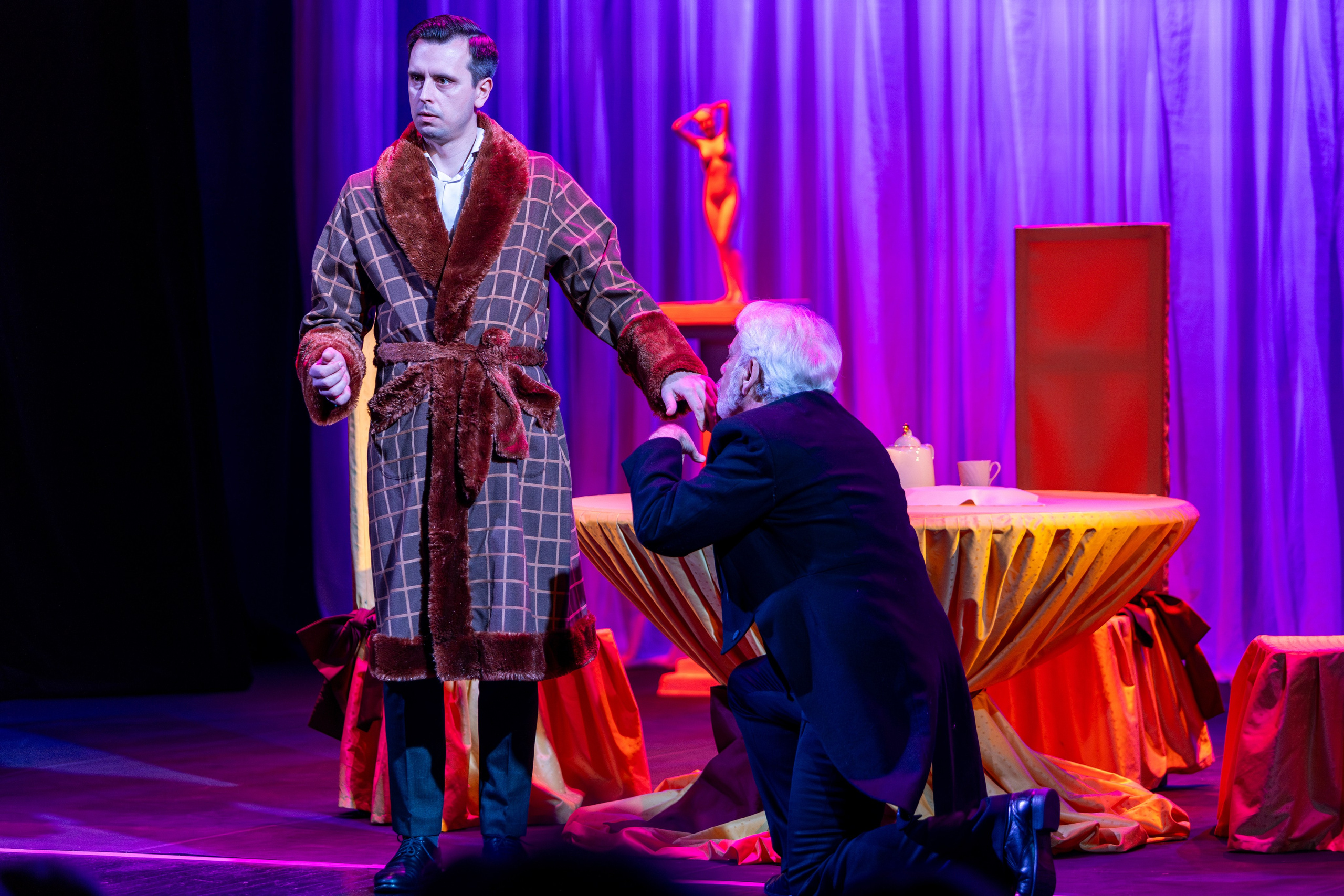 Новый театр «Как важно быть серьезным». Профессиональный интерьерный и репортажный фотограф Минск и РБ. Максим Орлов