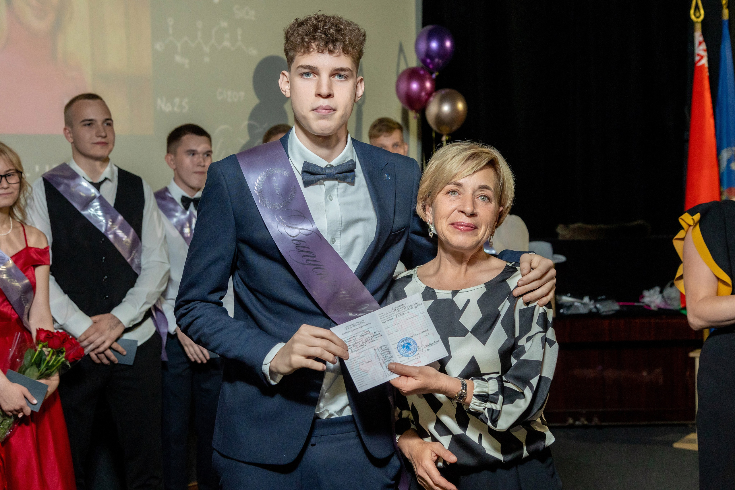 Вручение дипломов. 47 школа. Профессиональный интерьерный и репортажный фотограф Минск и РБ. Максим Орлов