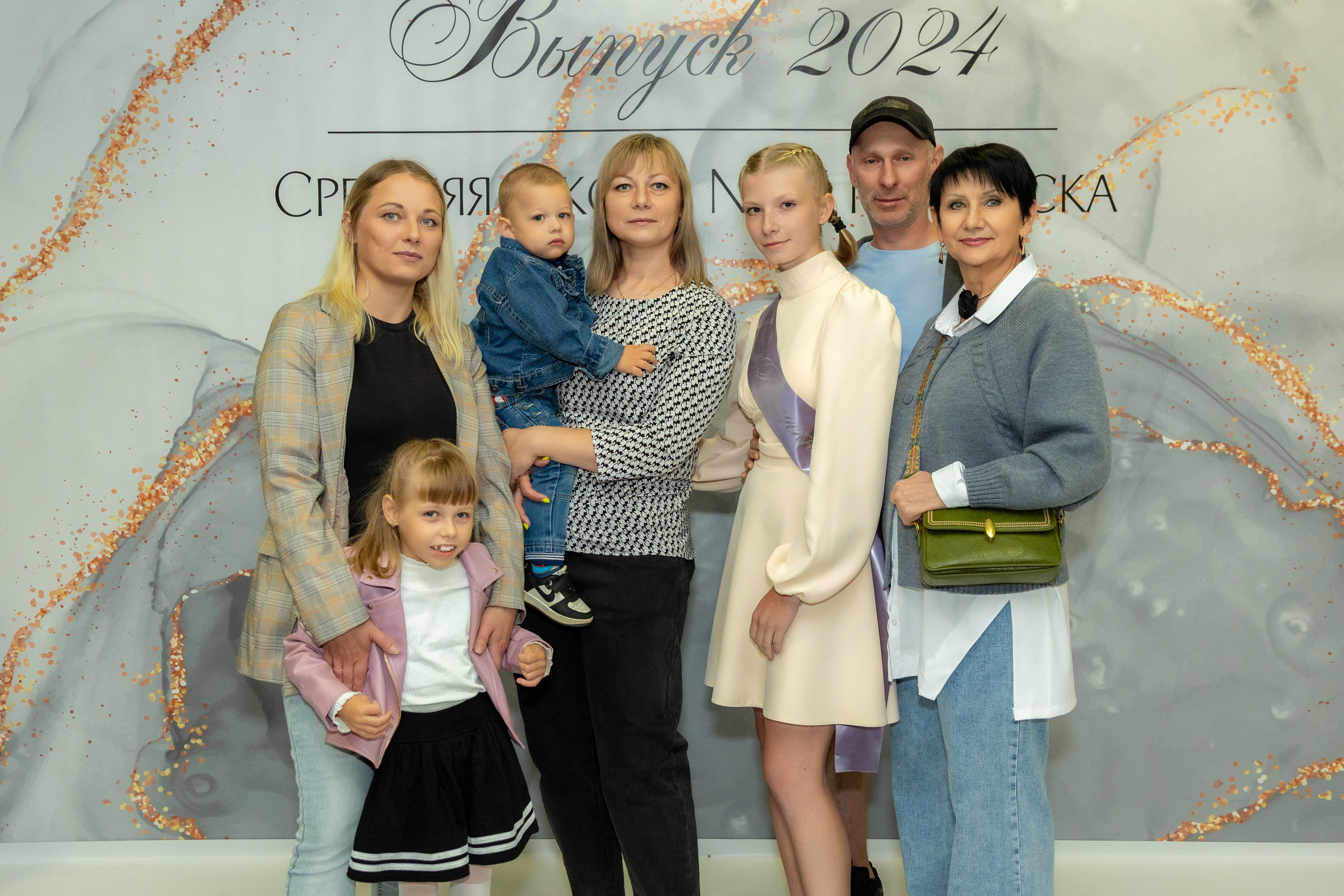 Вручение дипломов. 47 школа. Профессиональный интерьерный и репортажный фотограф Минск и РБ. Максим Орлов