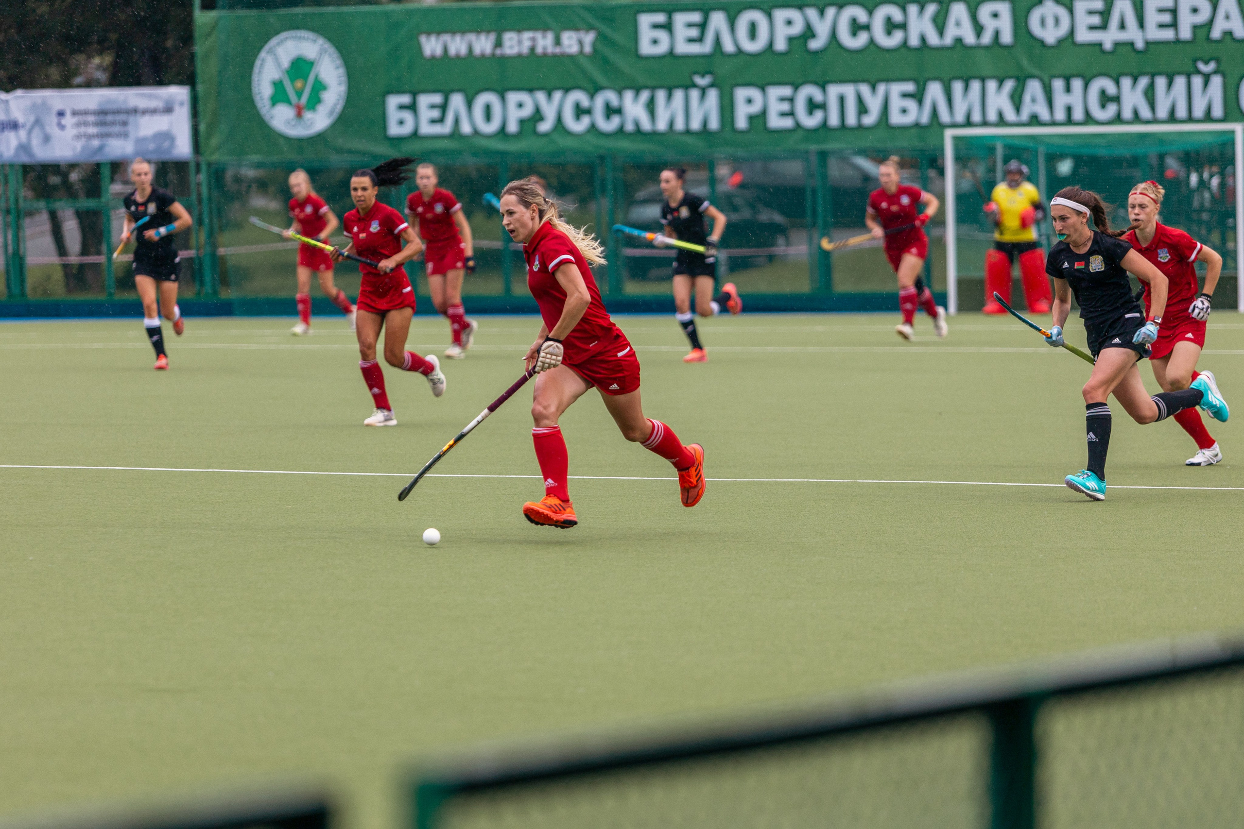 Хоккей на траве. Девушки. ХК Минск — ХК Виктория (Смолевичи) 10.06.2024. Профессиональный интерьерный и репортажный фотограф Минск и РБ. Максим Орлов