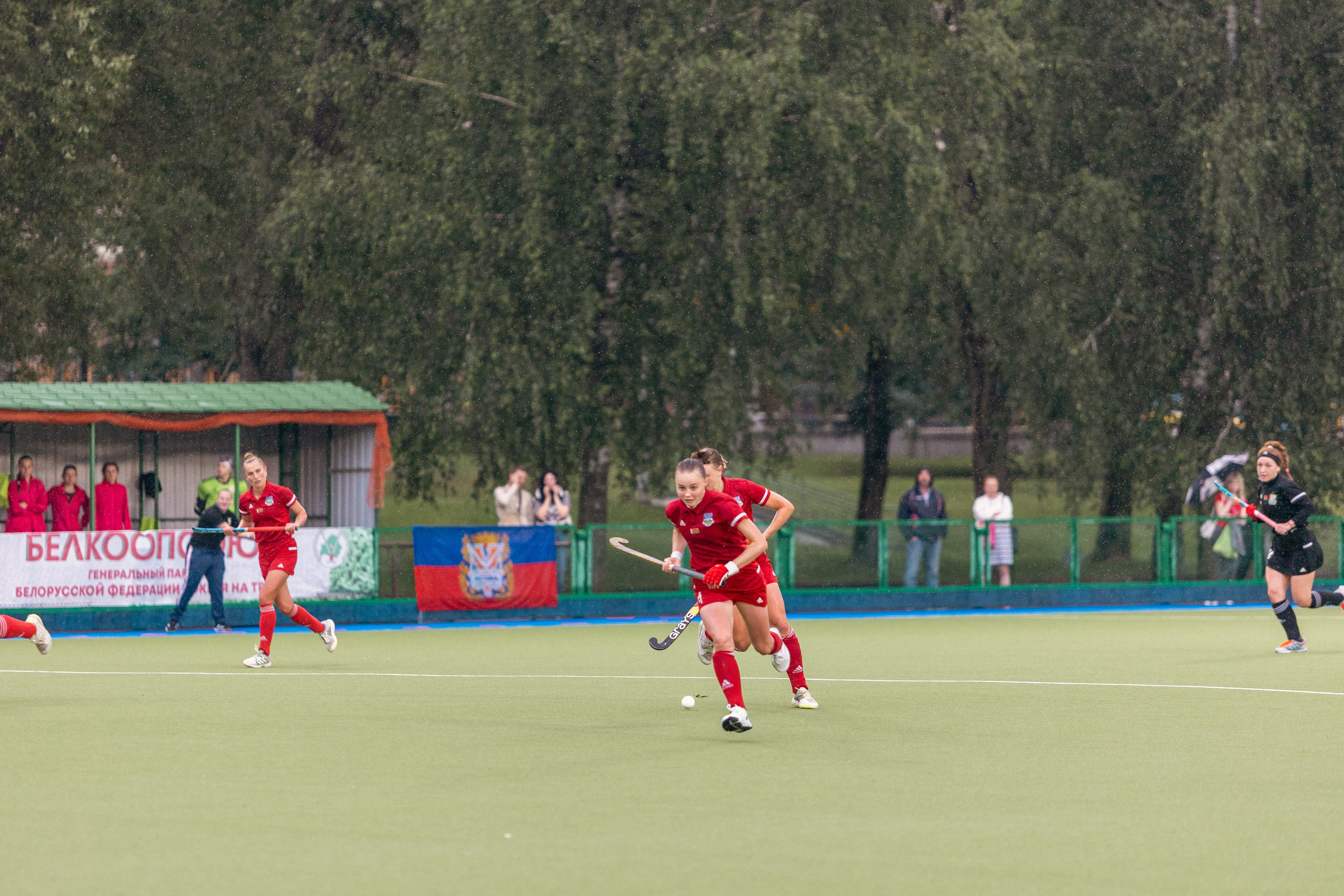 Хоккей на траве. Девушки. ХК Минск — ХК Виктория (Смолевичи) 10.06.2024. Профессиональный интерьерный и репортажный фотограф Минск и РБ. Максим Орлов