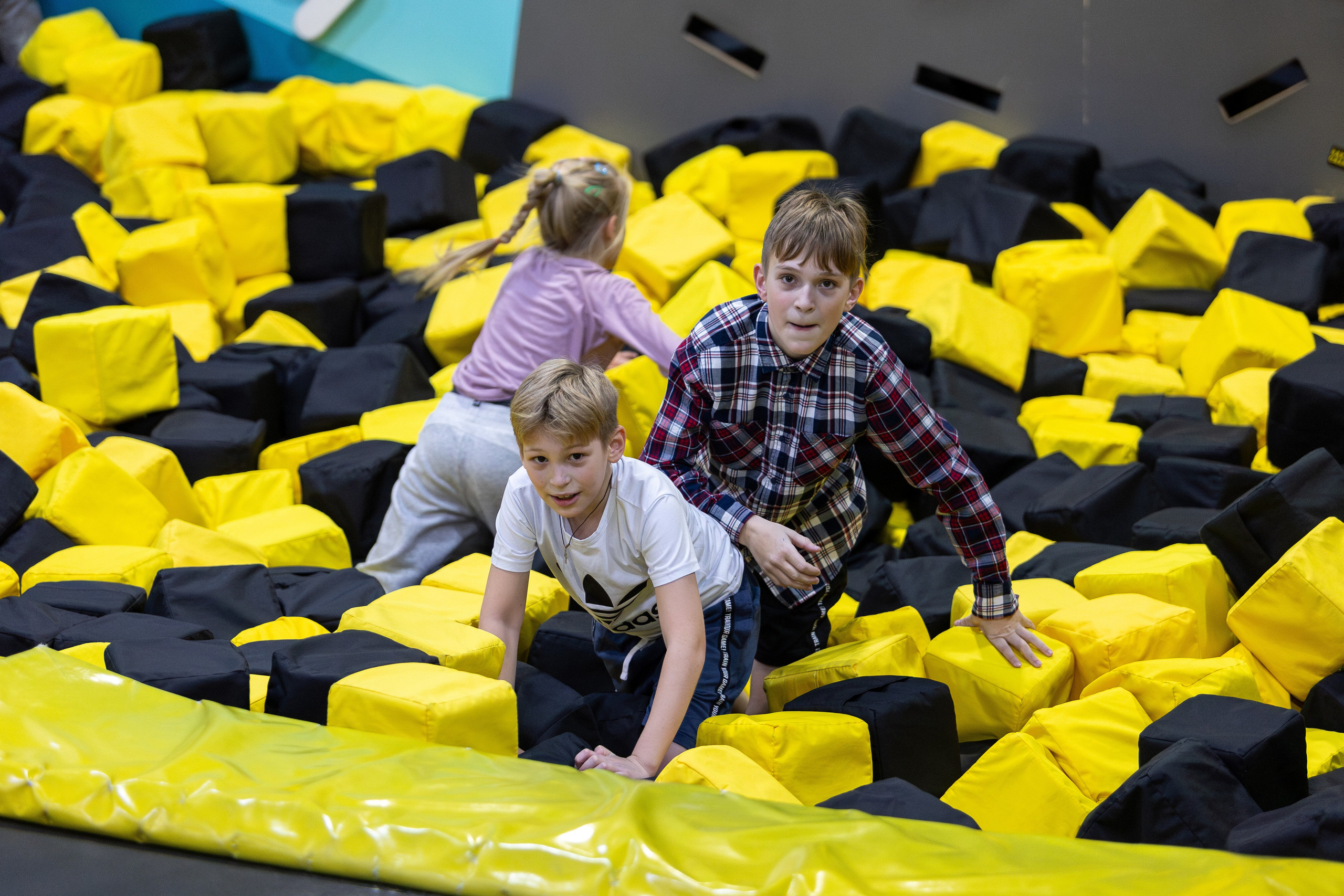 ДР Влада (батутная арена). Профессиональный интерьерный и репортажный фотограф Минск и РБ. Максим Орлов