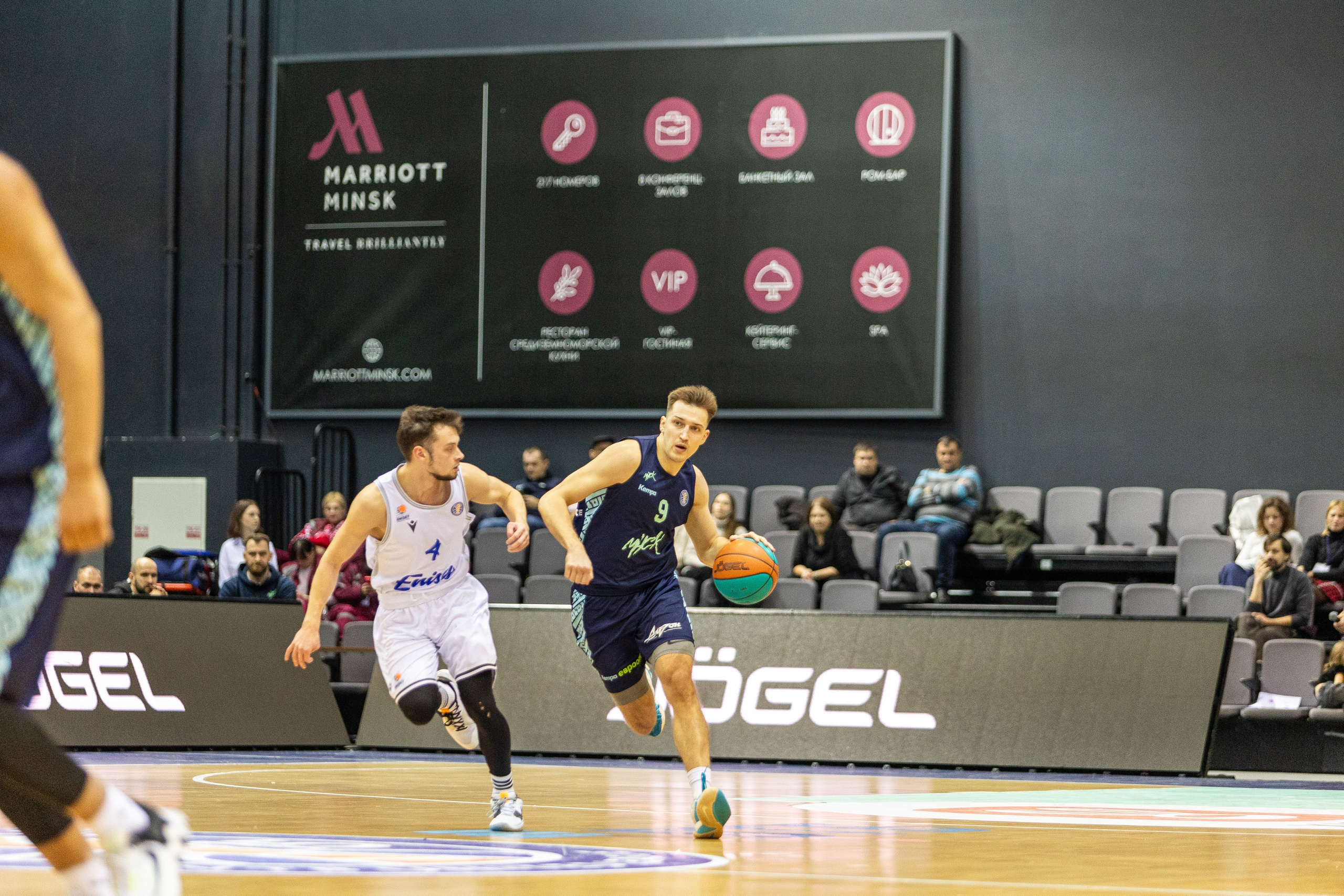Баскетбол. Лучшие кадры. Минск — Енисей. 11.12.2023. Профессиональный интерьерный и репортажный фотограф Минск и РБ. Максим Орлов