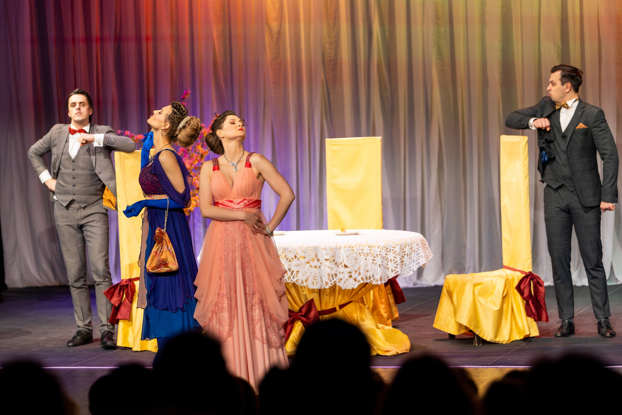 Новый театр «Как важно быть серьезным». Профессиональный интерьерный и репортажный фотограф Минск и РБ. Максим Орлов