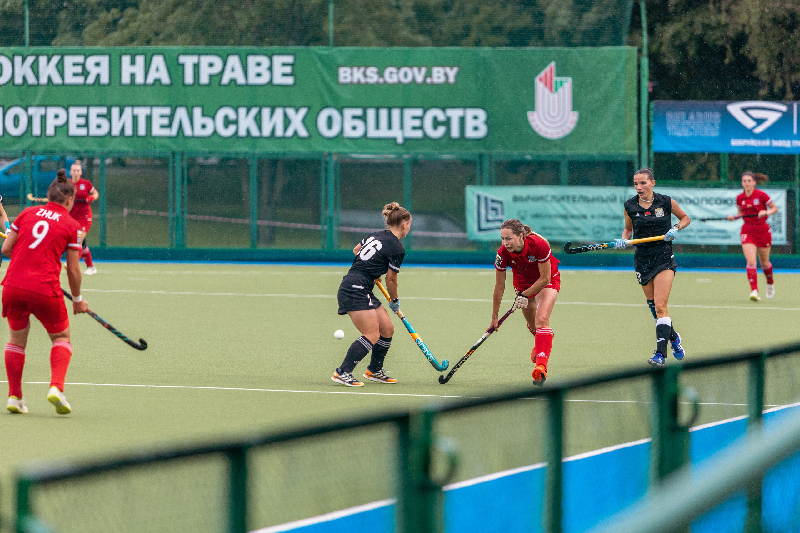 Хоккей на траве. Девушки. ХК Минск — ХК Виктория (Смолевичи) 10.06.2024. Профессиональный интерьерный и репортажный фотограф Минск и РБ. Максим Орлов