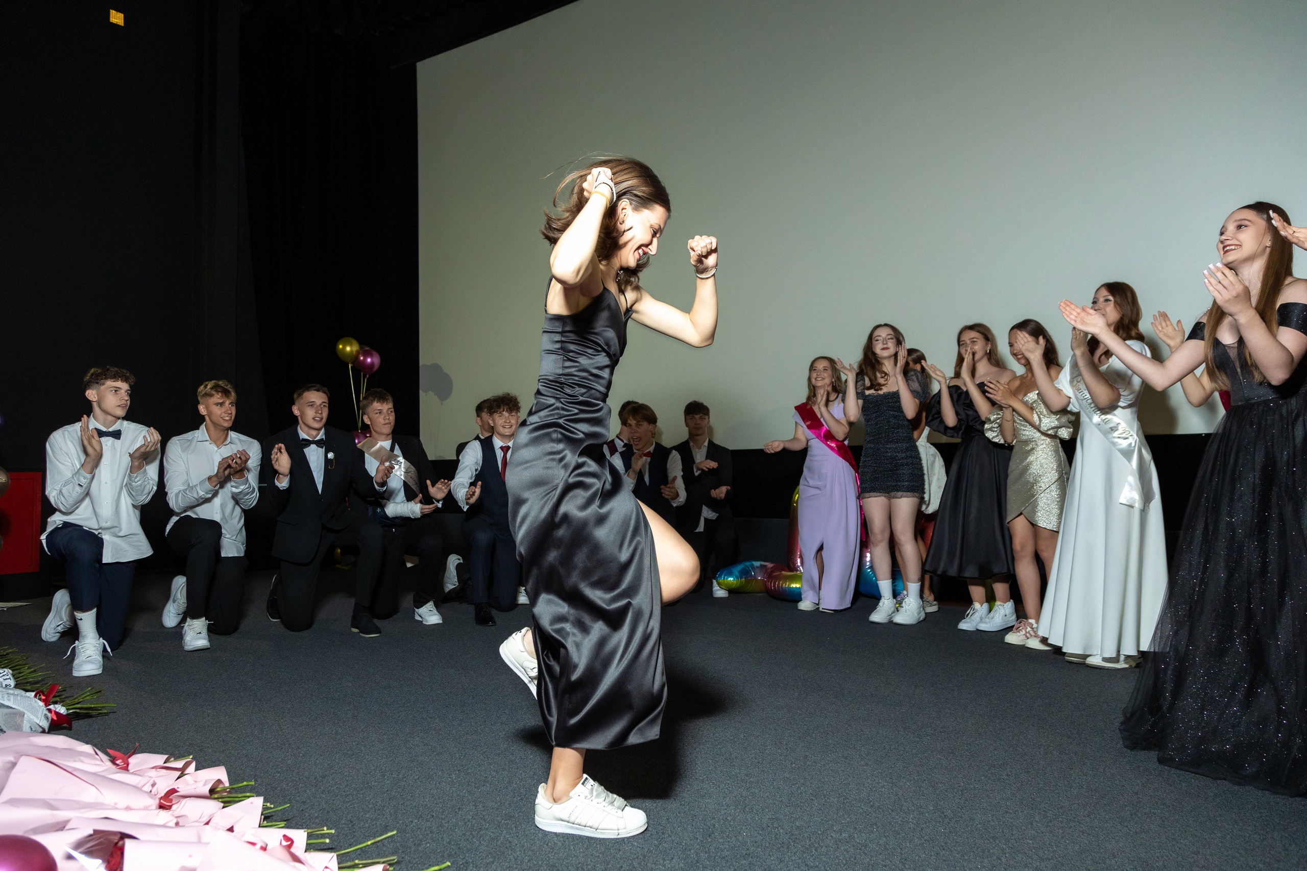 Вручение дипломов. 47 школа. Профессиональный интерьерный и репортажный фотограф Минск и РБ. Максим Орлов