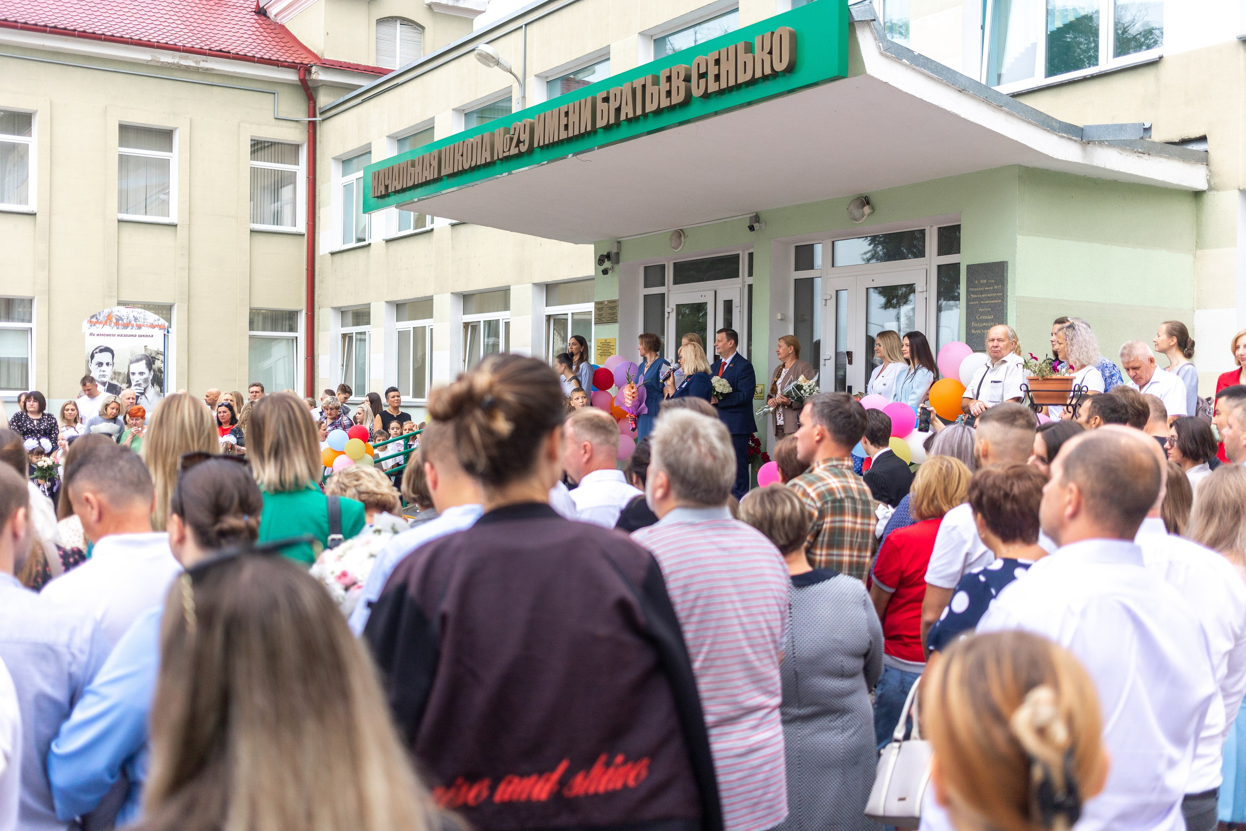 Линейка 1-го сентября. Профессиональный интерьерный и репортажный фотограф Минск и РБ. Максим Орлов