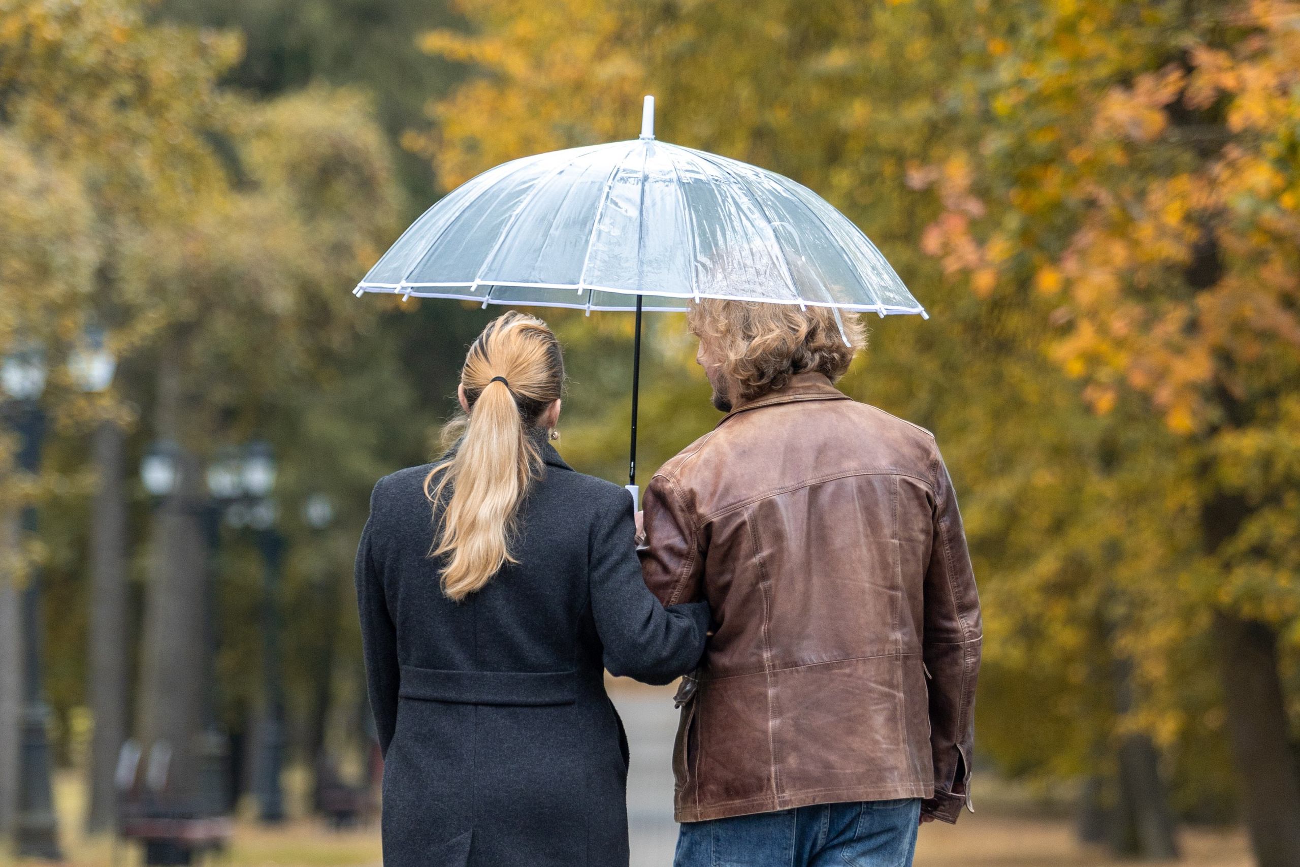 Олег и Марина. В ожидании. Фотосъемка в парке. Профессиональный интерьерный и репортажный фотограф Минск и РБ. Максим Орлов
