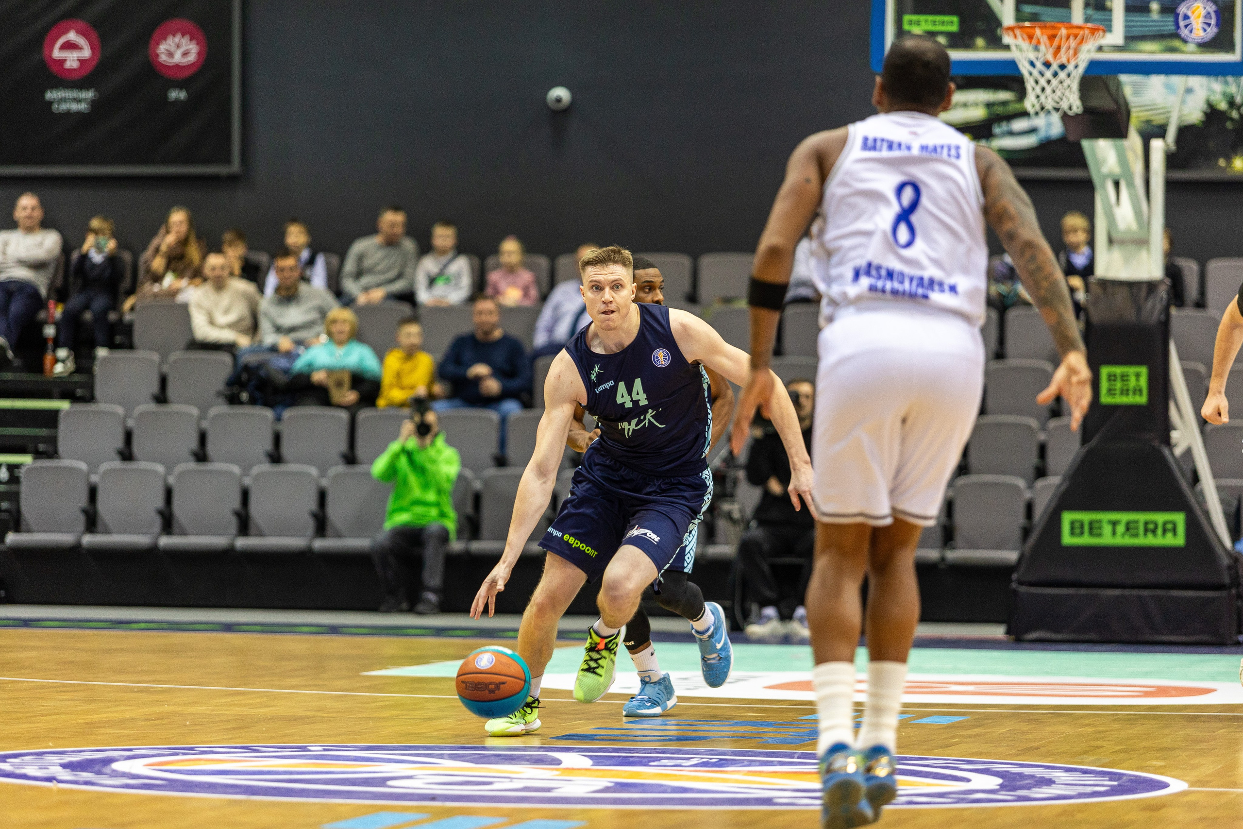 Баскетбол. Лучшие кадры. Минск — Енисей. 11.12.2023. Профессиональный интерьерный и репортажный фотограф Минск и РБ. Максим Орлов