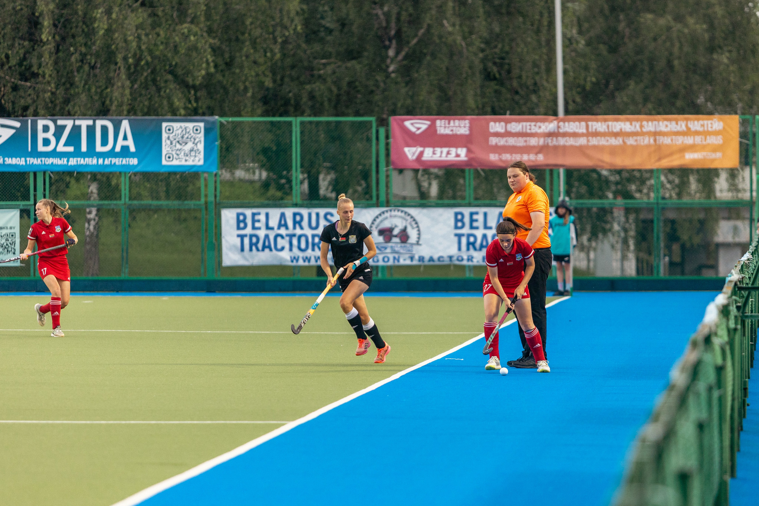 Хоккей на траве. Девушки. ХК Минск — ХК Виктория (Смолевичи) 10.06.2024. Профессиональный интерьерный и репортажный фотограф Минск и РБ. Максим Орлов