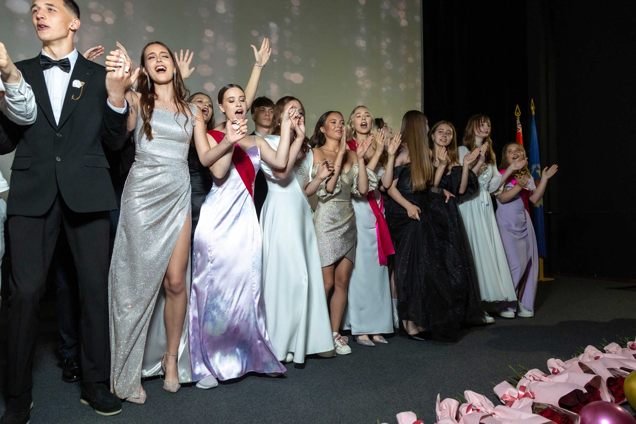 Вручение дипломов. 47 школа. Профессиональный интерьерный и репортажный фотограф Минск и РБ. Максим Орлов