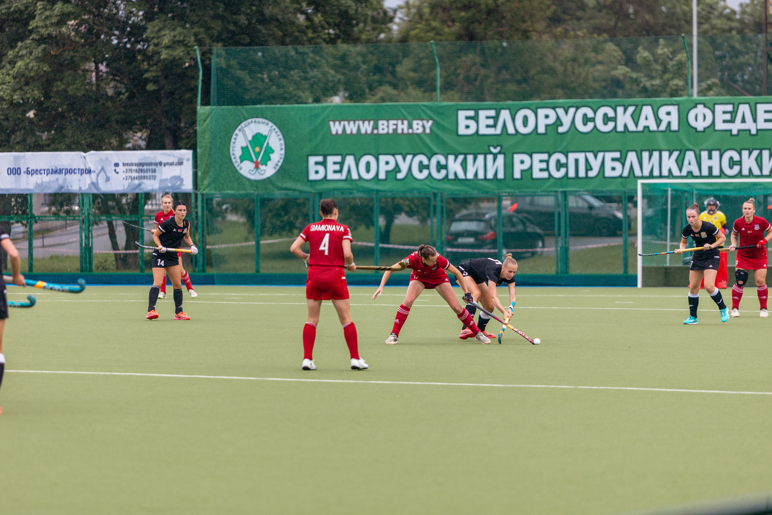 Хоккей на траве. Девушки. ХК Минск — ХК Виктория (Смолевичи) 10.06.2024. Профессиональный интерьерный и репортажный фотограф Минск и РБ. Максим Орлов